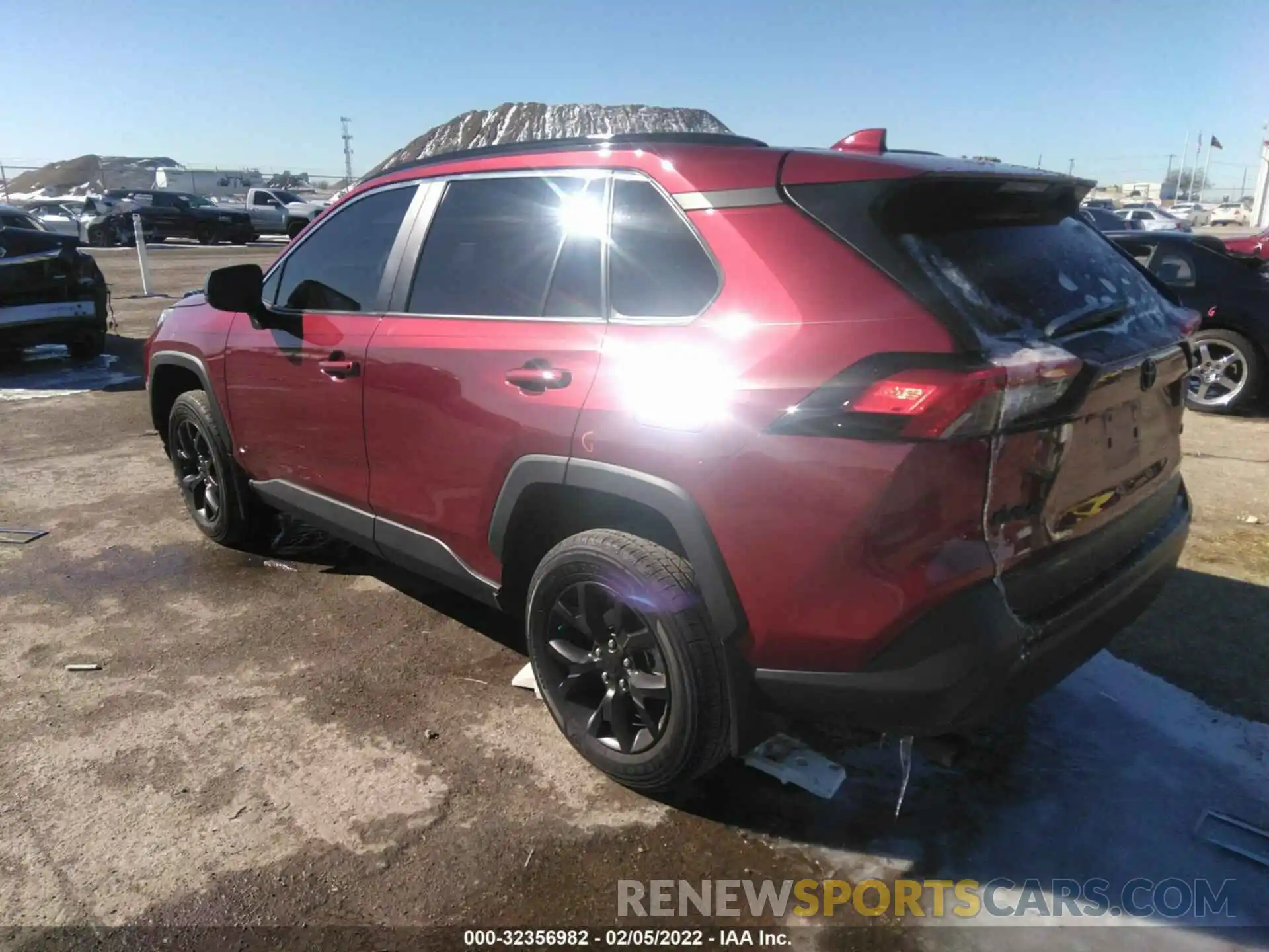 3 Photograph of a damaged car 2T3H1RFV8MW136837 TOYOTA RAV4 2021