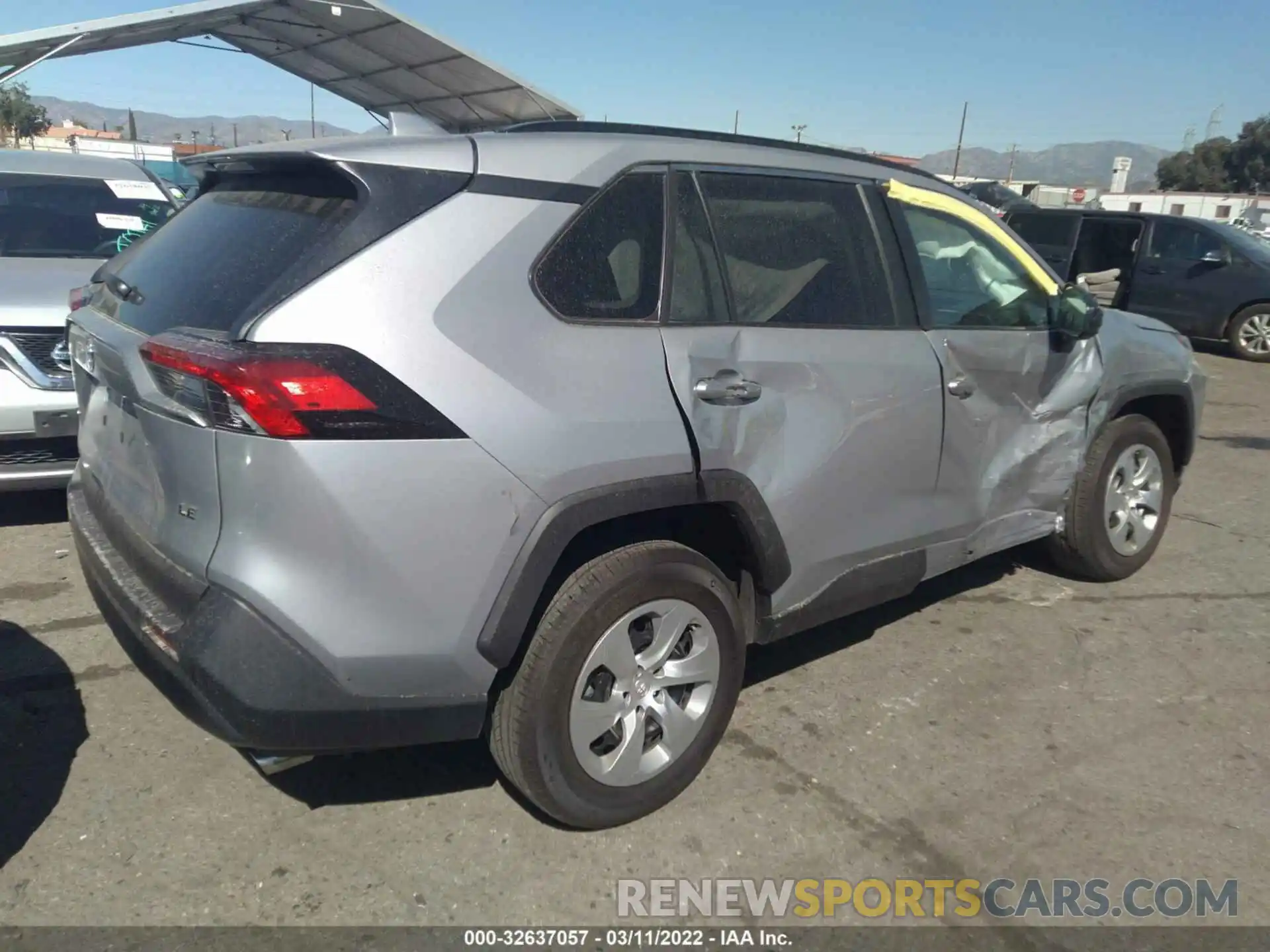 4 Photograph of a damaged car 2T3H1RFV8MW147319 TOYOTA RAV4 2021