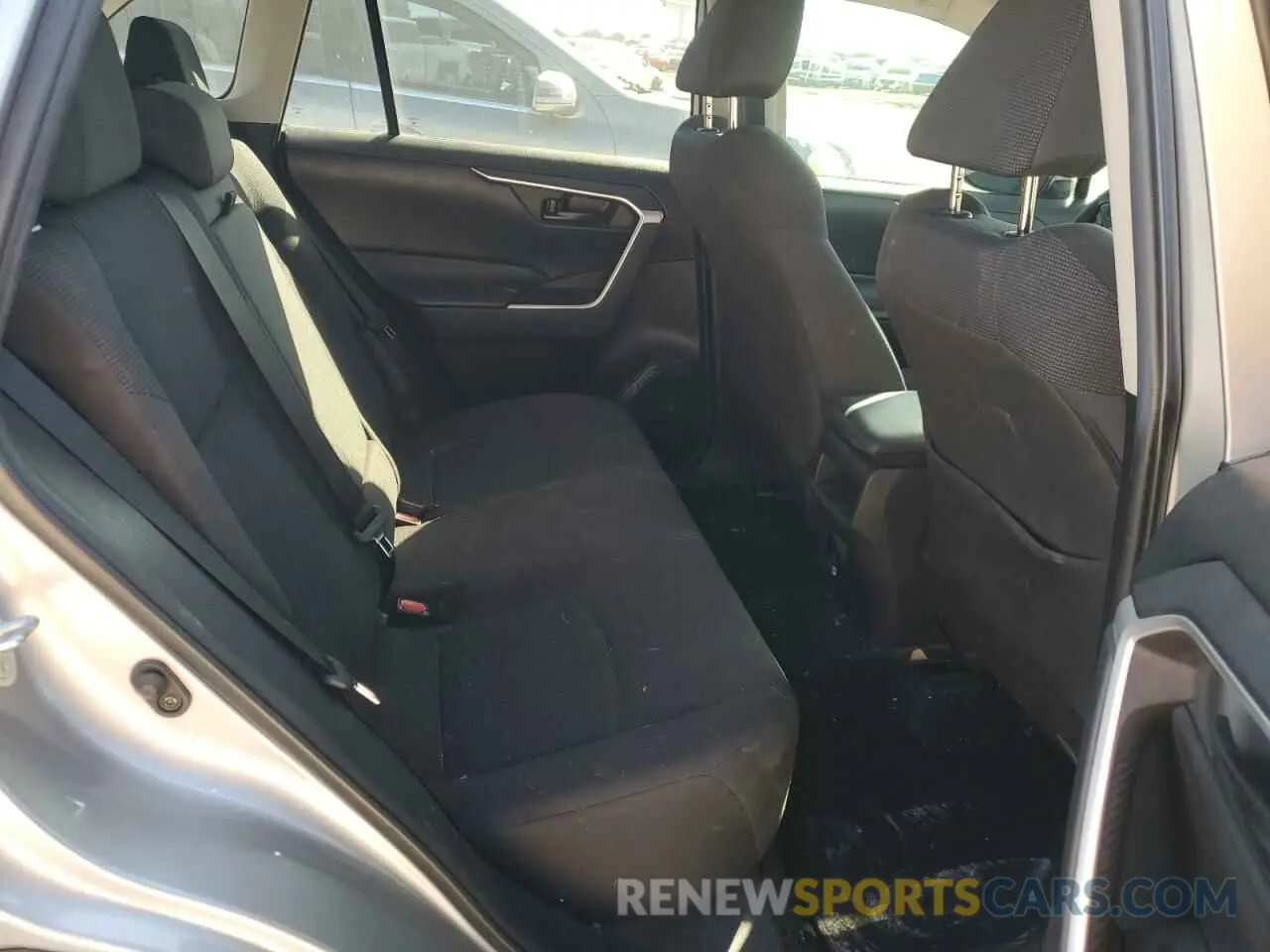 11 Photograph of a damaged car 2T3H1RFV9MC090517 TOYOTA RAV4 2021