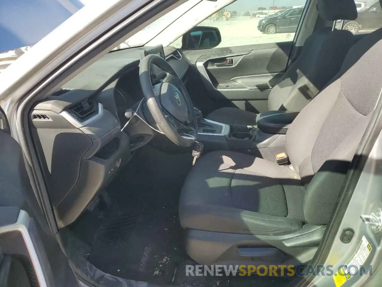 7 Photograph of a damaged car 2T3H1RFV9MC090517 TOYOTA RAV4 2021