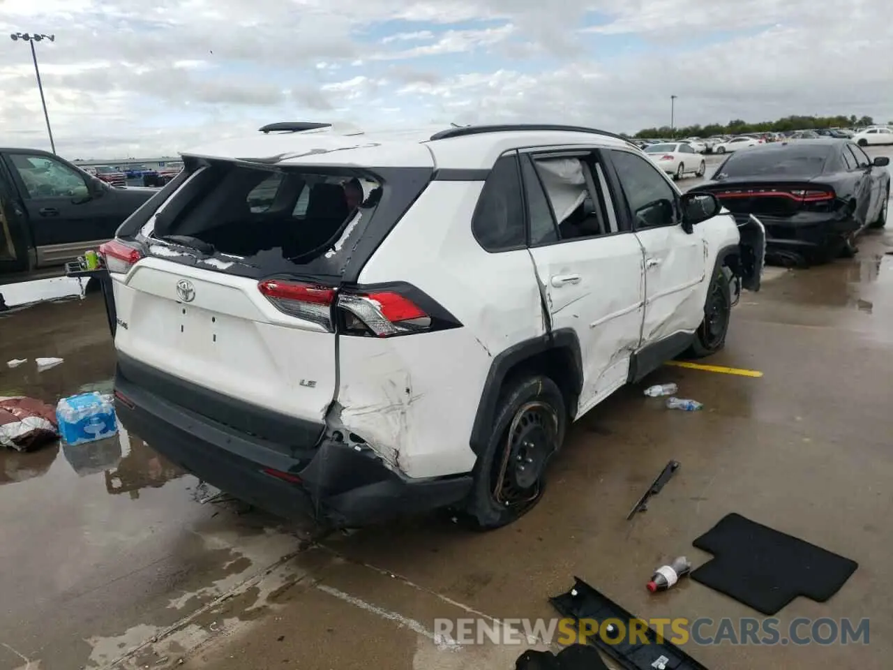4 Photograph of a damaged car 2T3H1RFV9MC103444 TOYOTA RAV4 2021