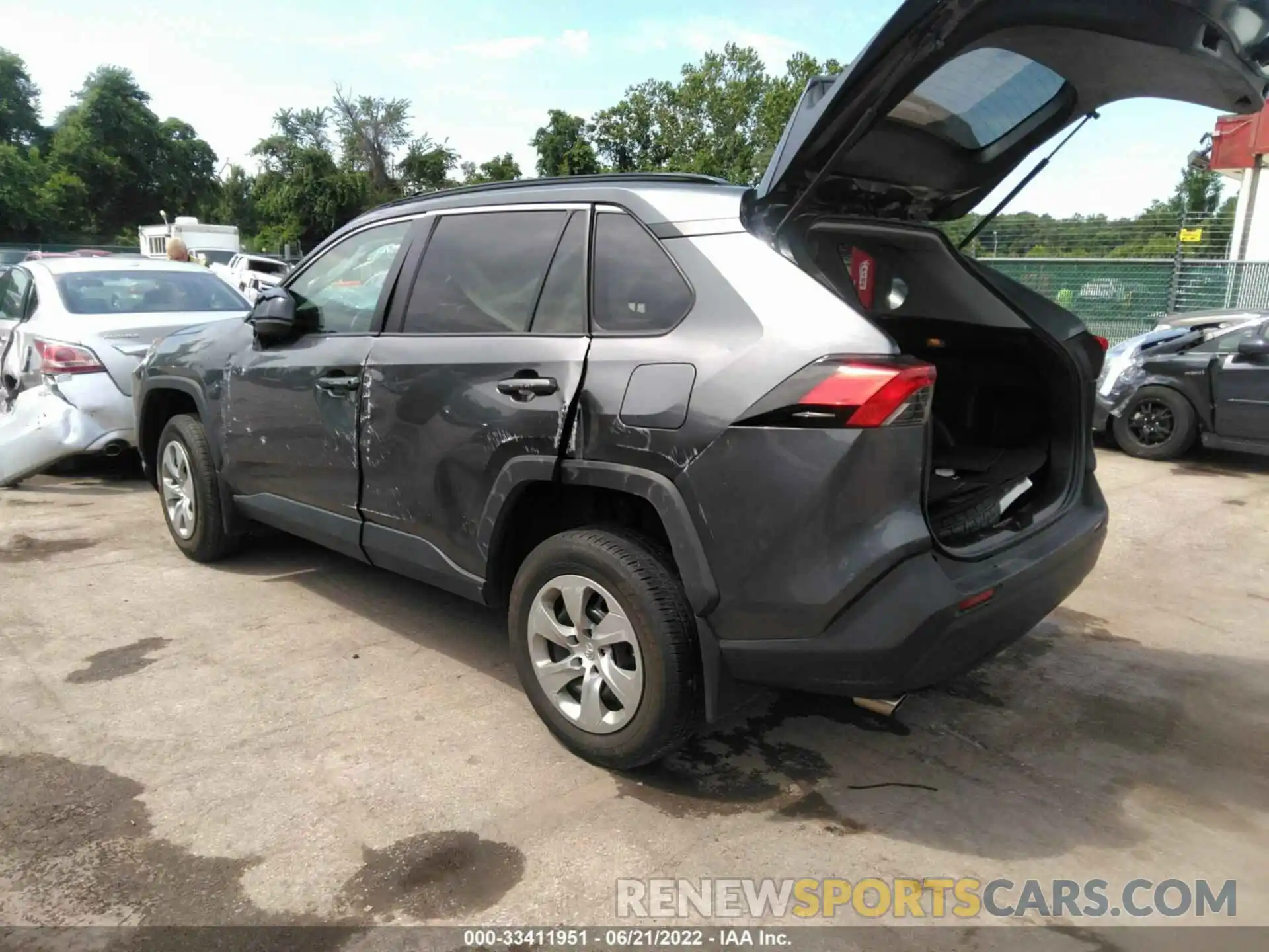 3 Photograph of a damaged car 2T3H1RFV9MC113262 TOYOTA RAV4 2021