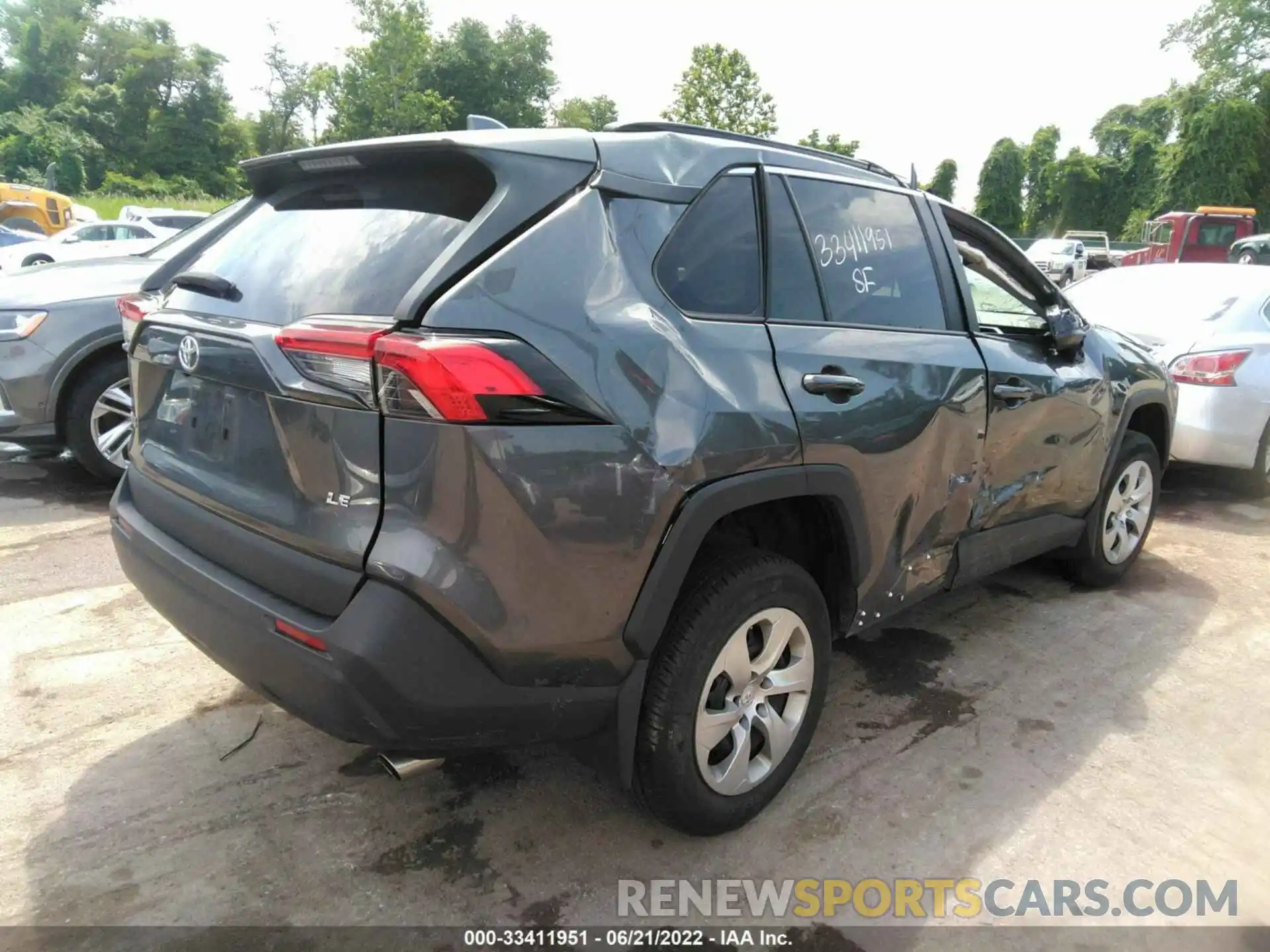 4 Photograph of a damaged car 2T3H1RFV9MC113262 TOYOTA RAV4 2021