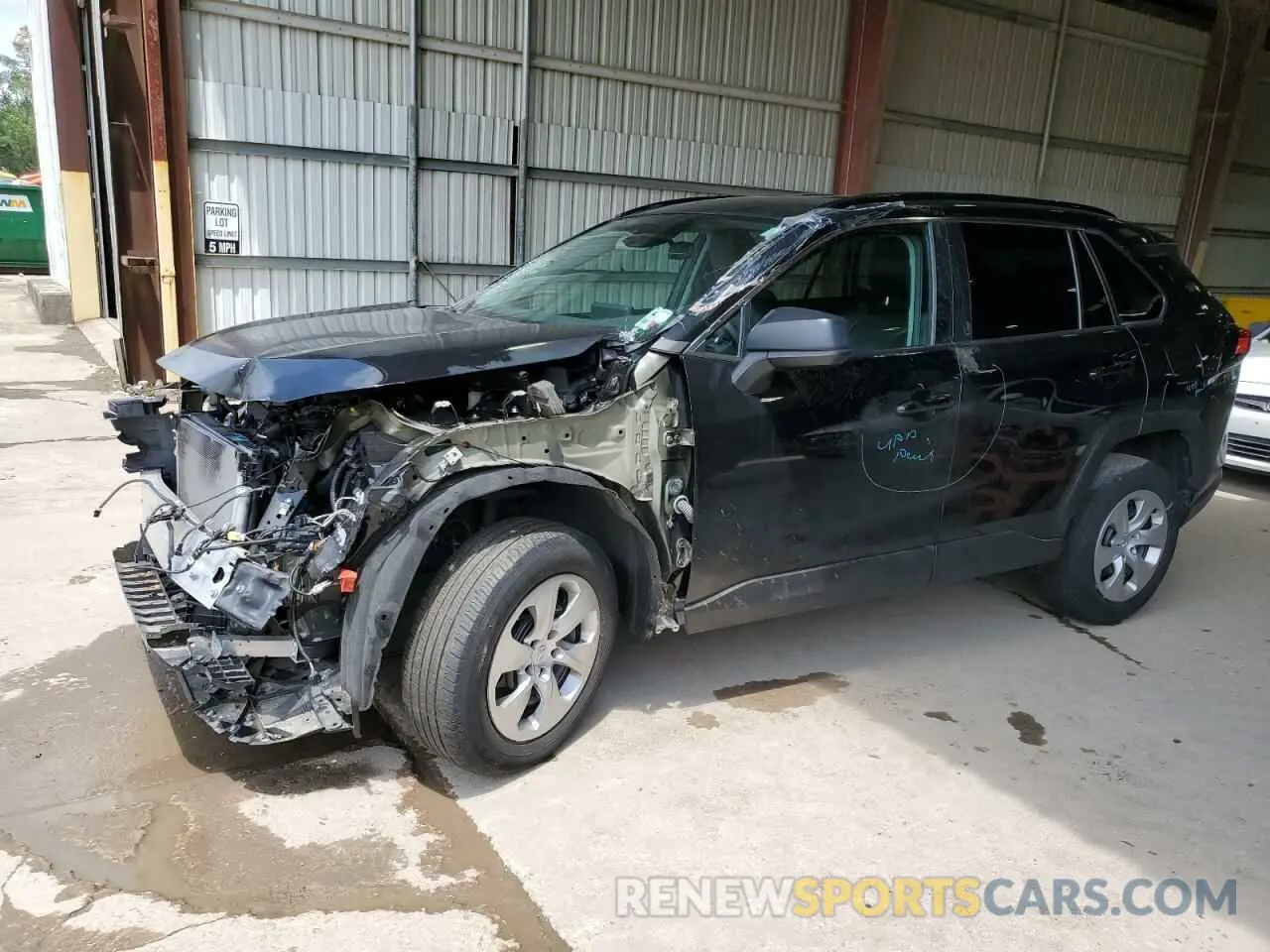 1 Photograph of a damaged car 2T3H1RFV9MC141529 TOYOTA RAV4 2021