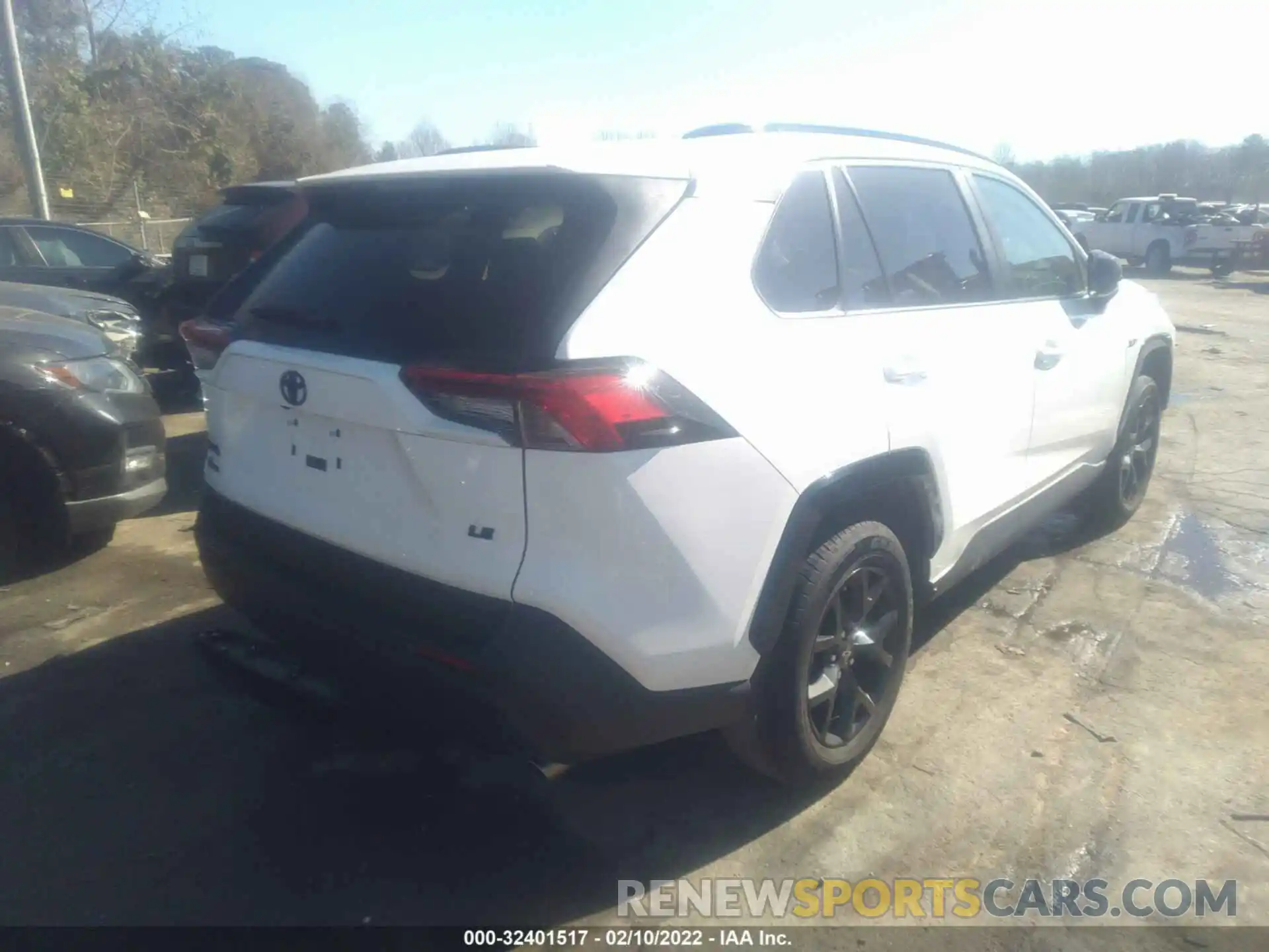 4 Photograph of a damaged car 2T3H1RFV9MC143443 TOYOTA RAV4 2021