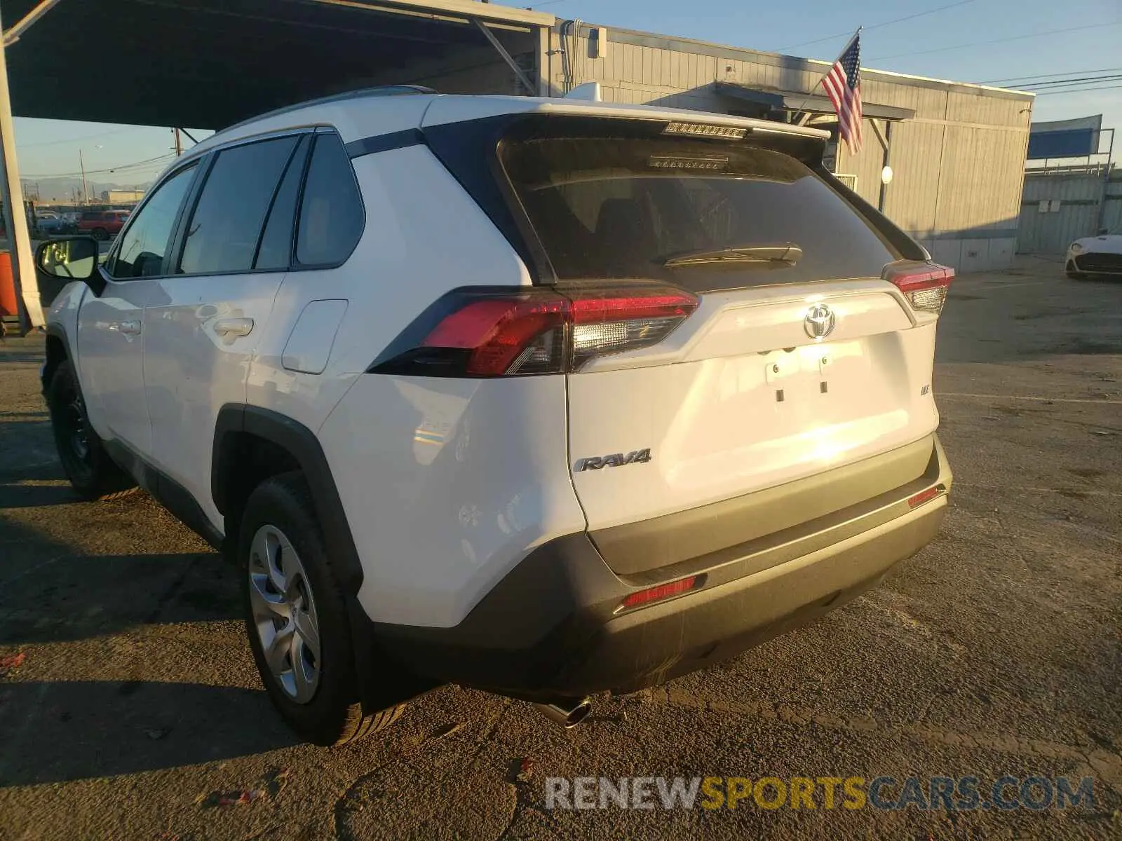 3 Photograph of a damaged car 2T3H1RFV9MW112563 TOYOTA RAV4 2021