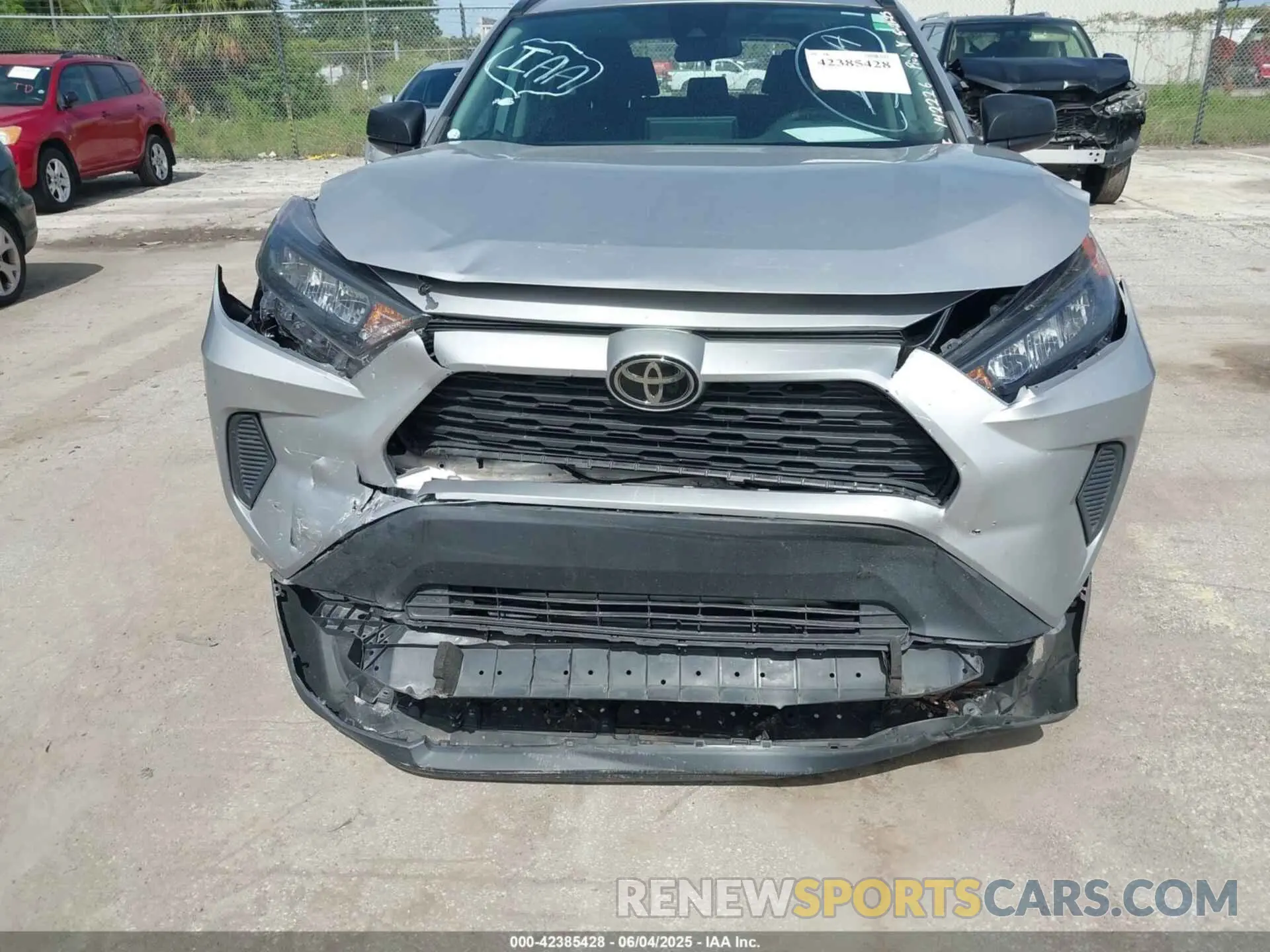 12 Photograph of a damaged car 2T3H1RFV9MW142226 TOYOTA RAV4 2021