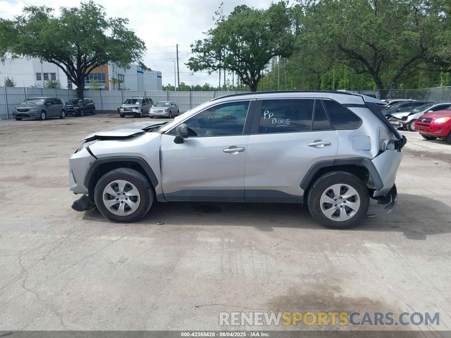 14 Photograph of a damaged car 2T3H1RFV9MW142226 TOYOTA RAV4 2021
