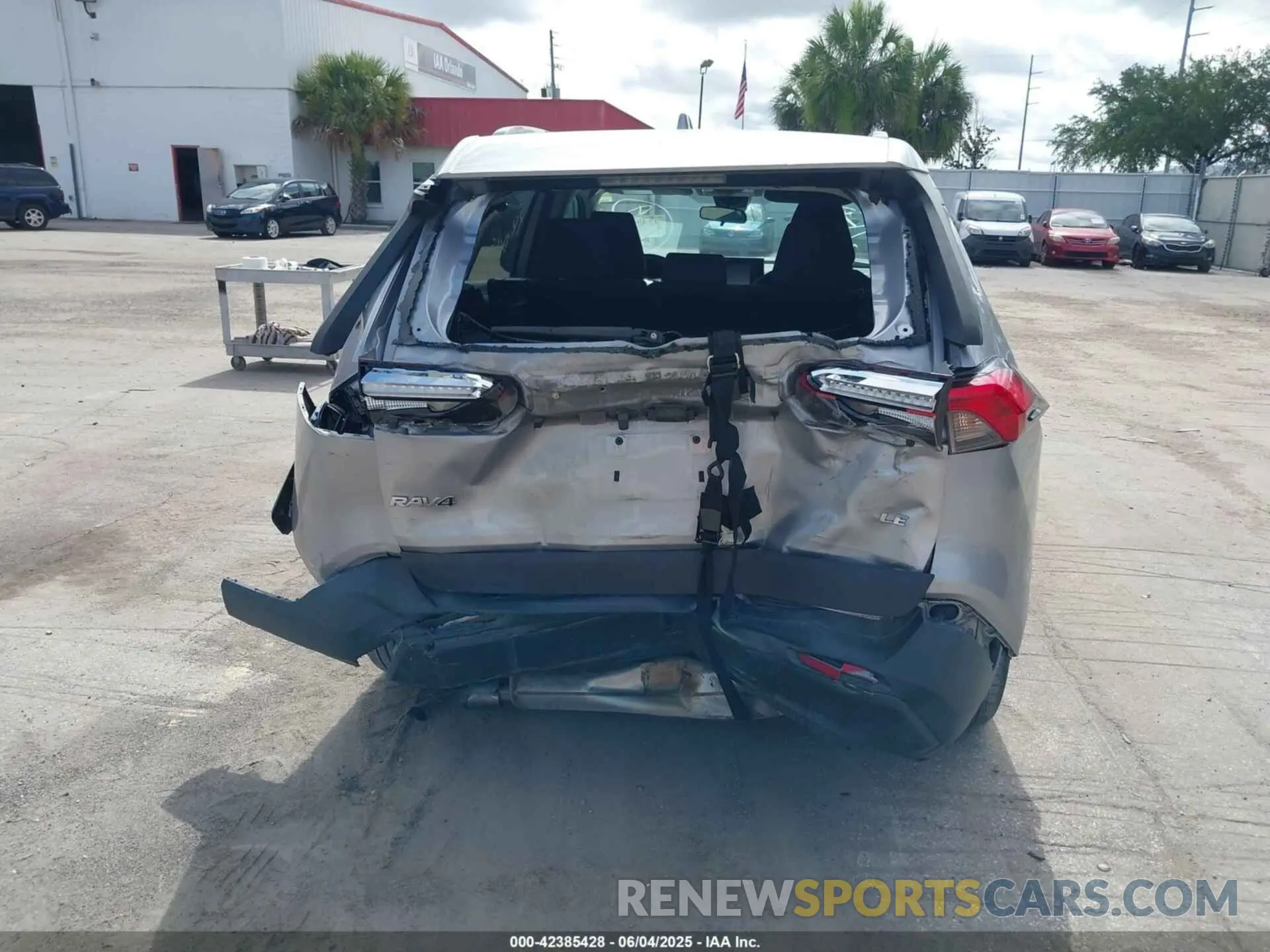 16 Photograph of a damaged car 2T3H1RFV9MW142226 TOYOTA RAV4 2021