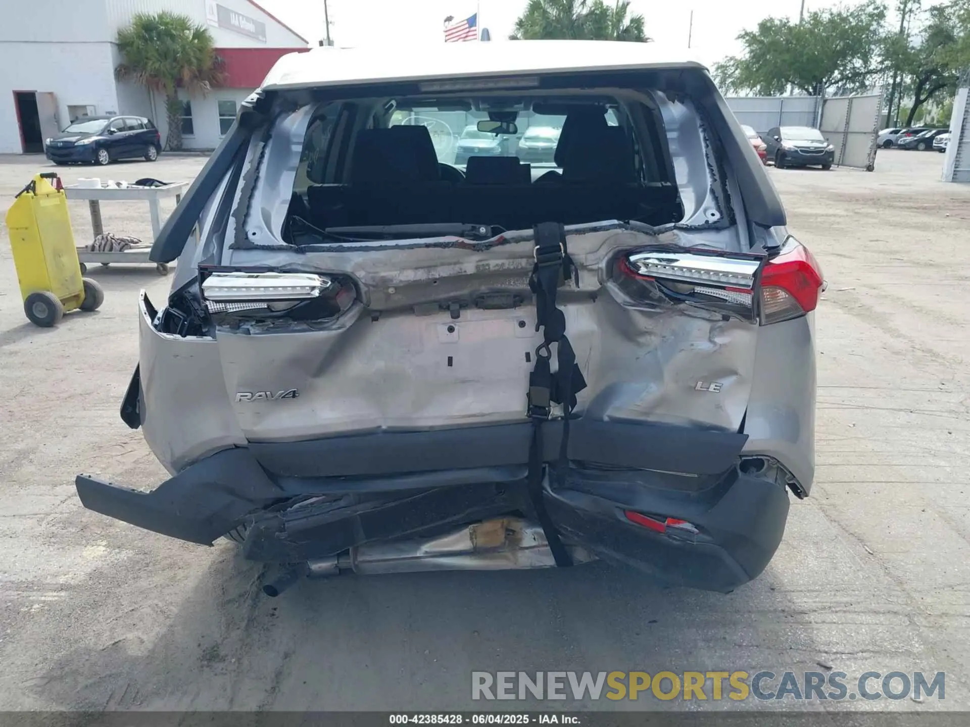 17 Photograph of a damaged car 2T3H1RFV9MW142226 TOYOTA RAV4 2021
