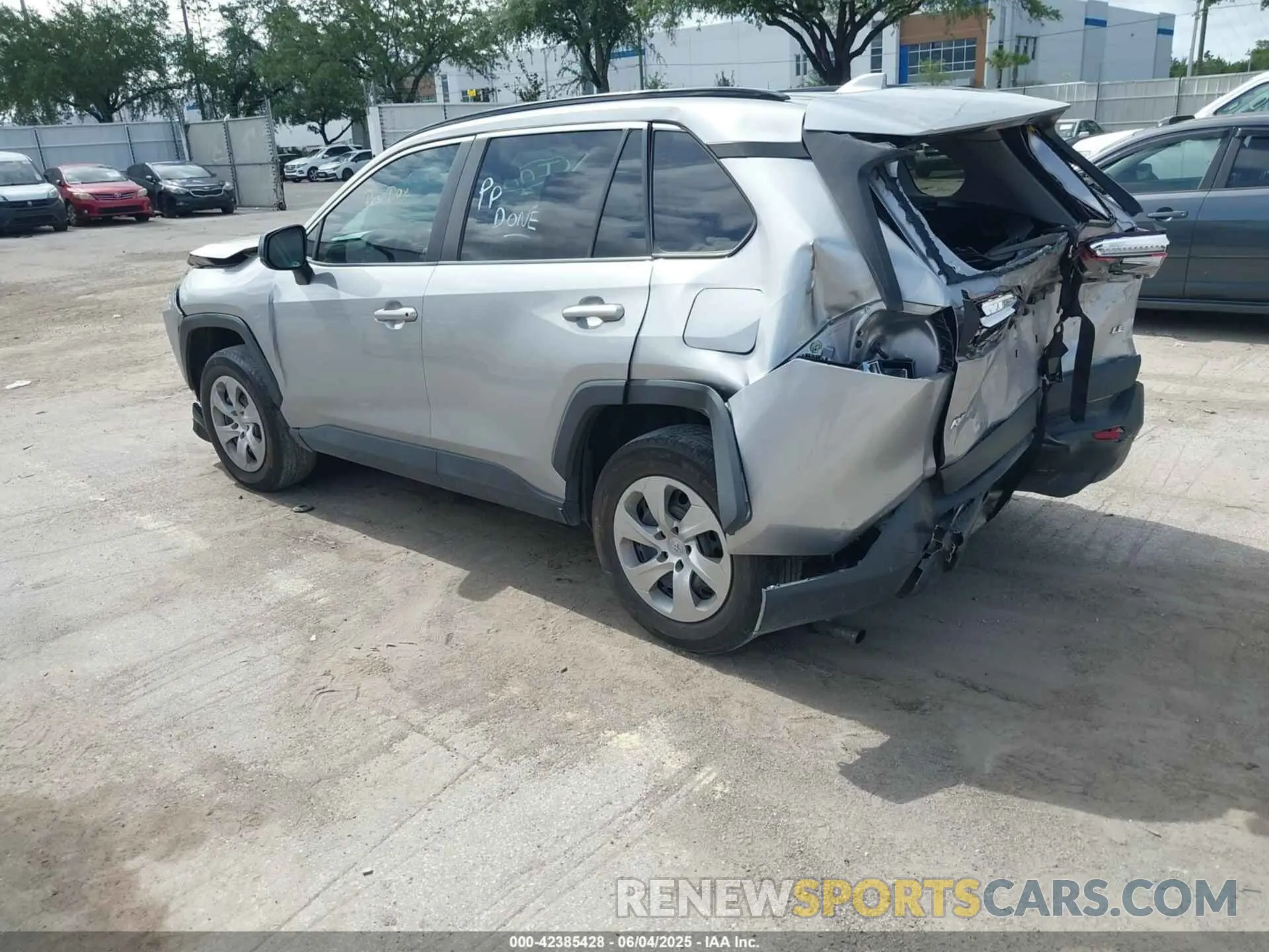 3 Photograph of a damaged car 2T3H1RFV9MW142226 TOYOTA RAV4 2021