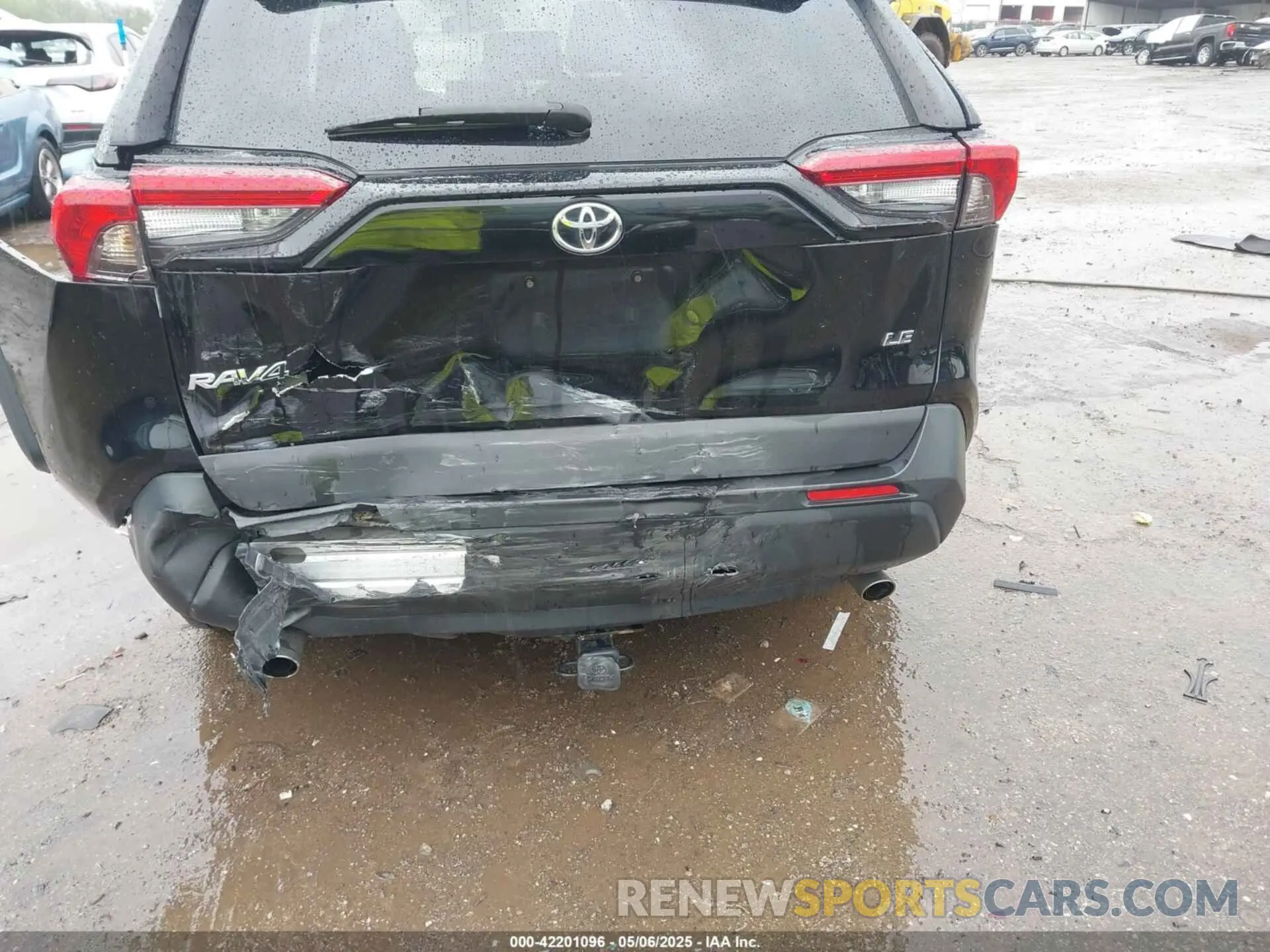 17 Photograph of a damaged car 2T3H1RFVXMC106479 TOYOTA RAV4 2021
