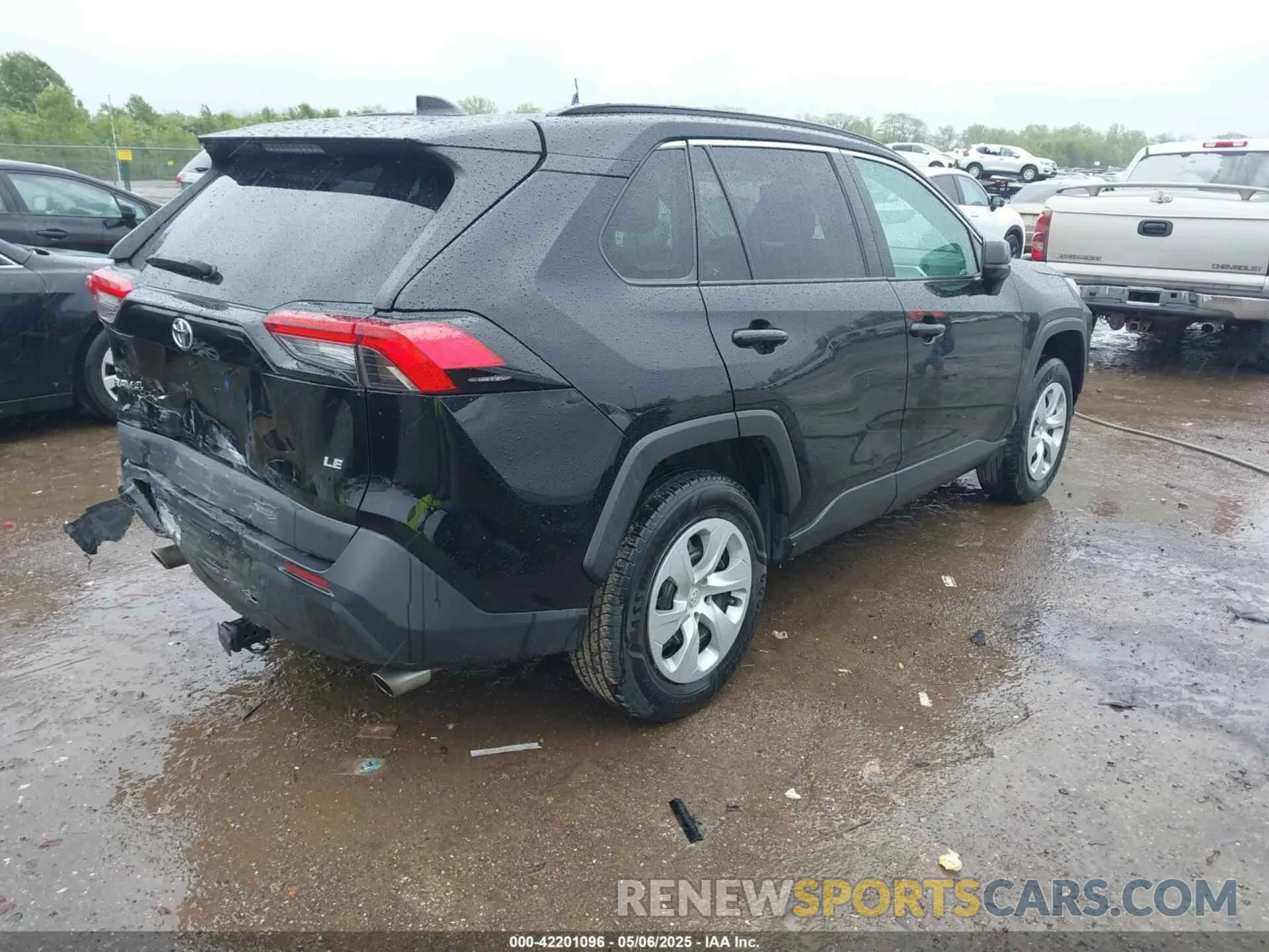 4 Photograph of a damaged car 2T3H1RFVXMC106479 TOYOTA RAV4 2021