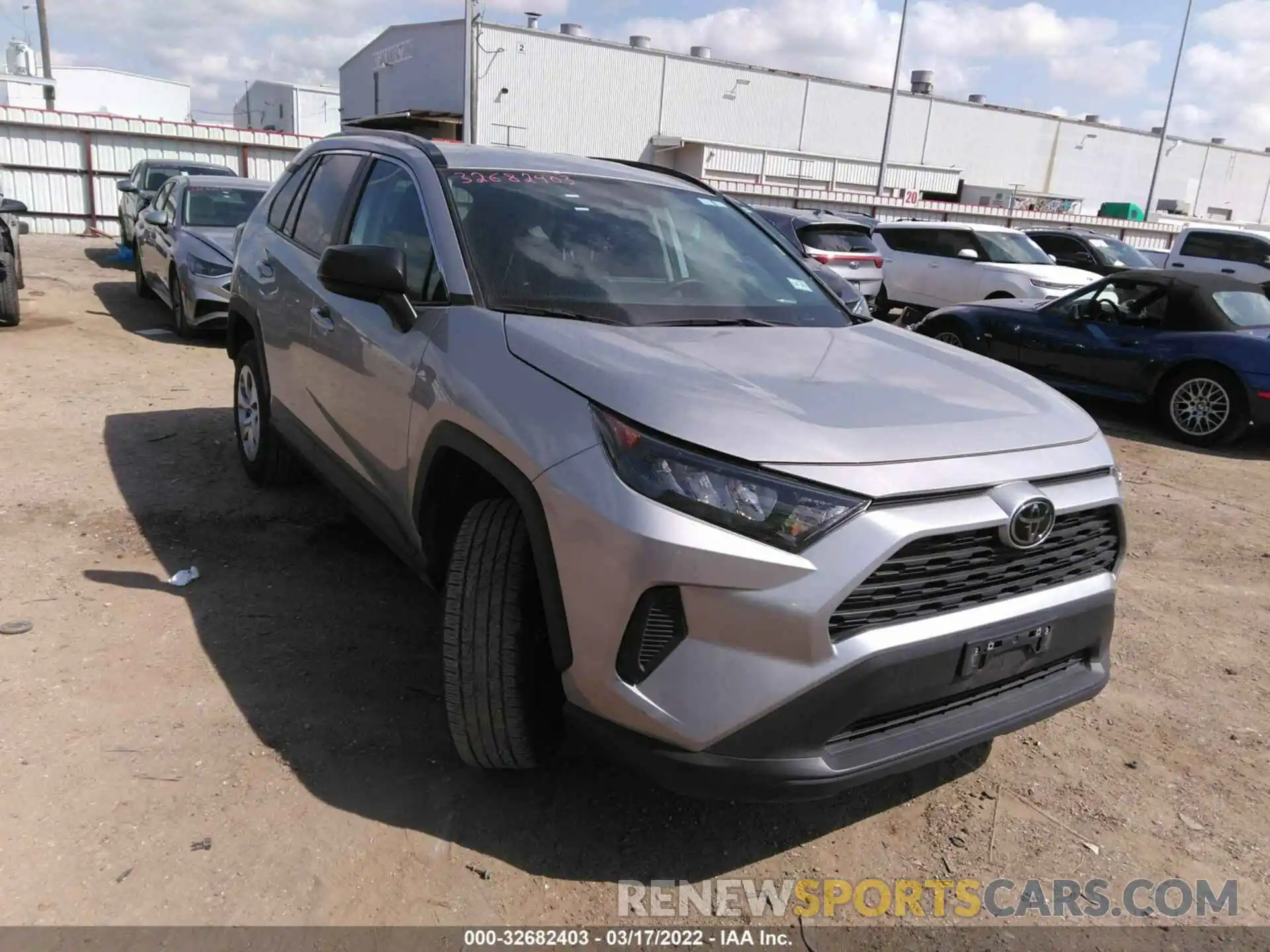 1 Photograph of a damaged car 2T3H1RFVXMC133553 TOYOTA RAV4 2021