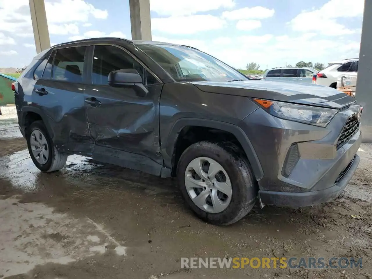 4 Photograph of a damaged car 2T3H1RFVXMC134086 TOYOTA RAV4 2021