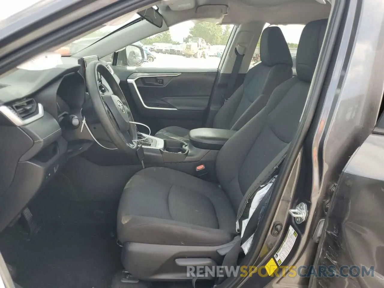 7 Photograph of a damaged car 2T3H1RFVXMC149753 TOYOTA RAV4 2021