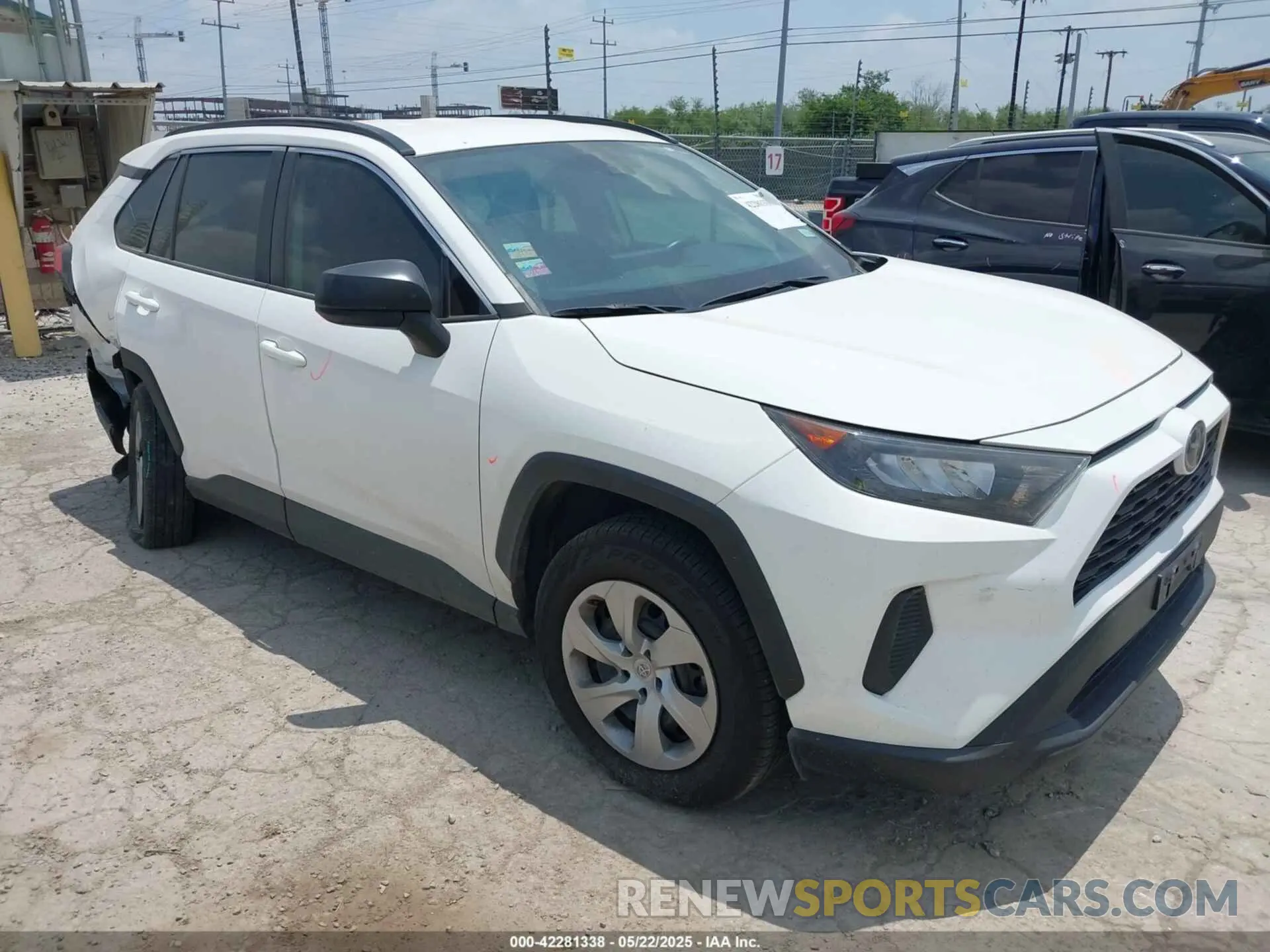 1 Photograph of a damaged car 2T3H1RFVXMC164091 TOYOTA RAV4 2021
