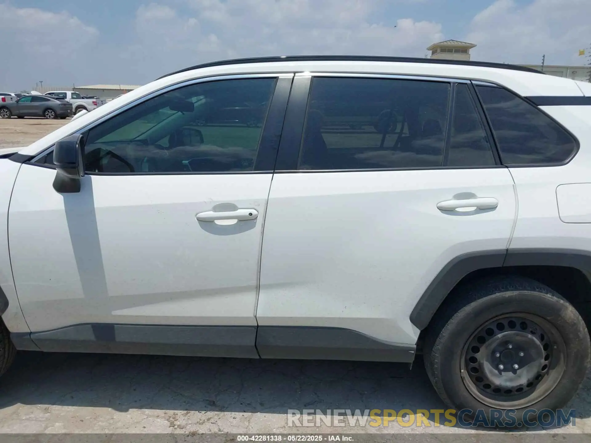 14 Photograph of a damaged car 2T3H1RFVXMC164091 TOYOTA RAV4 2021