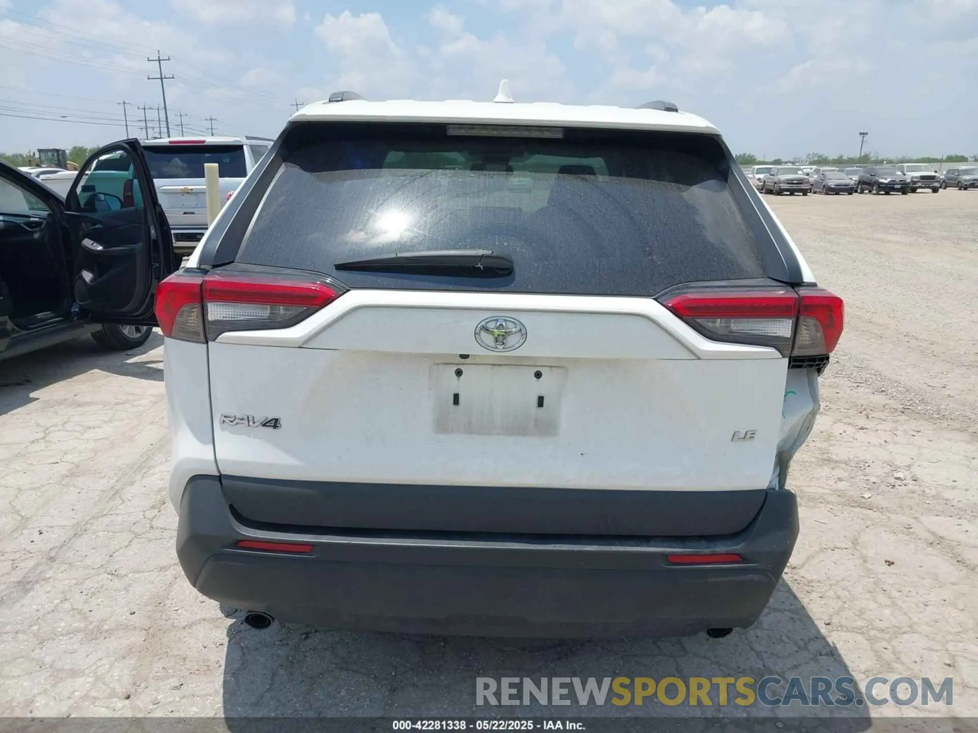 16 Photograph of a damaged car 2T3H1RFVXMC164091 TOYOTA RAV4 2021