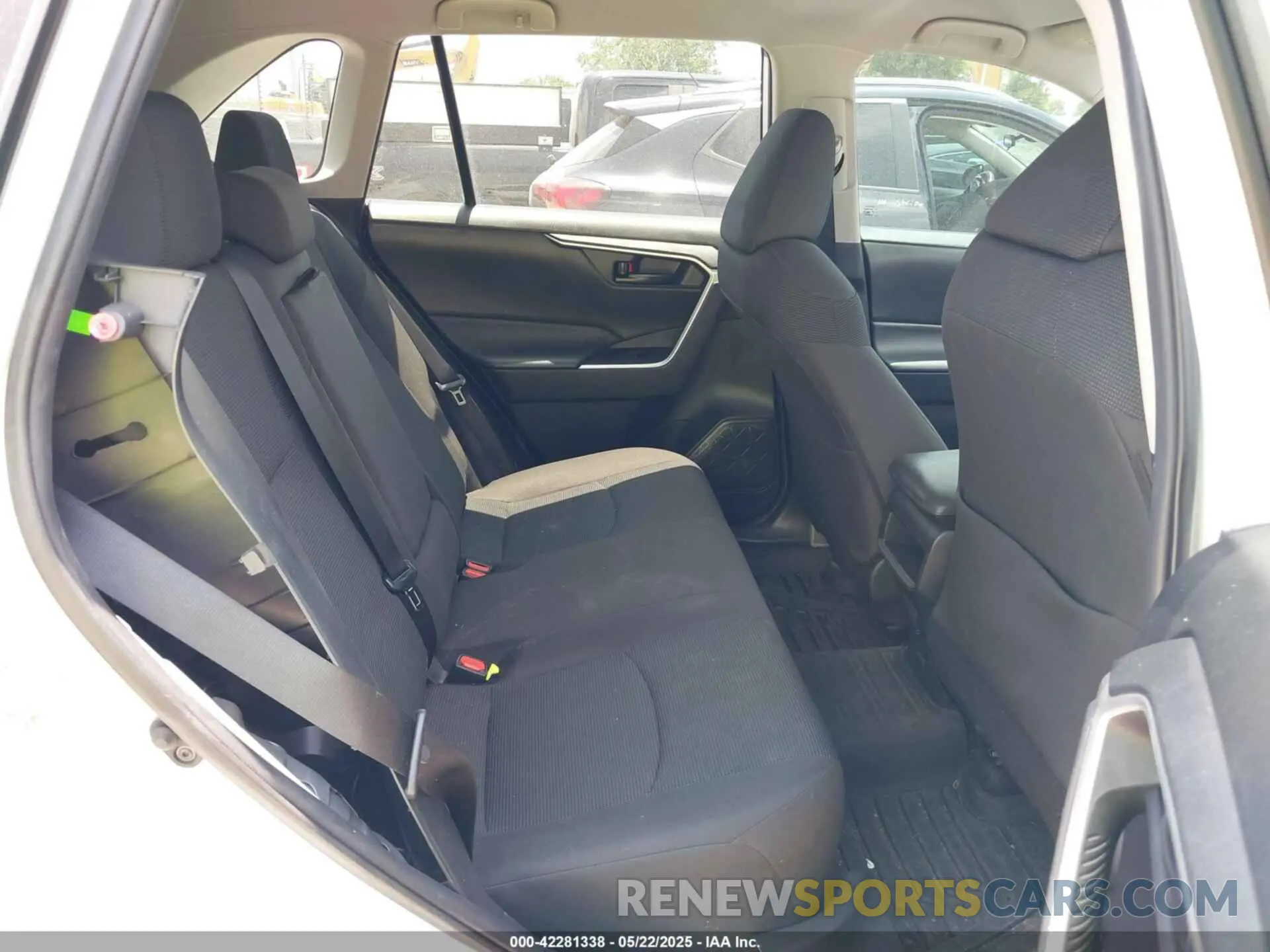 8 Photograph of a damaged car 2T3H1RFVXMC164091 TOYOTA RAV4 2021
