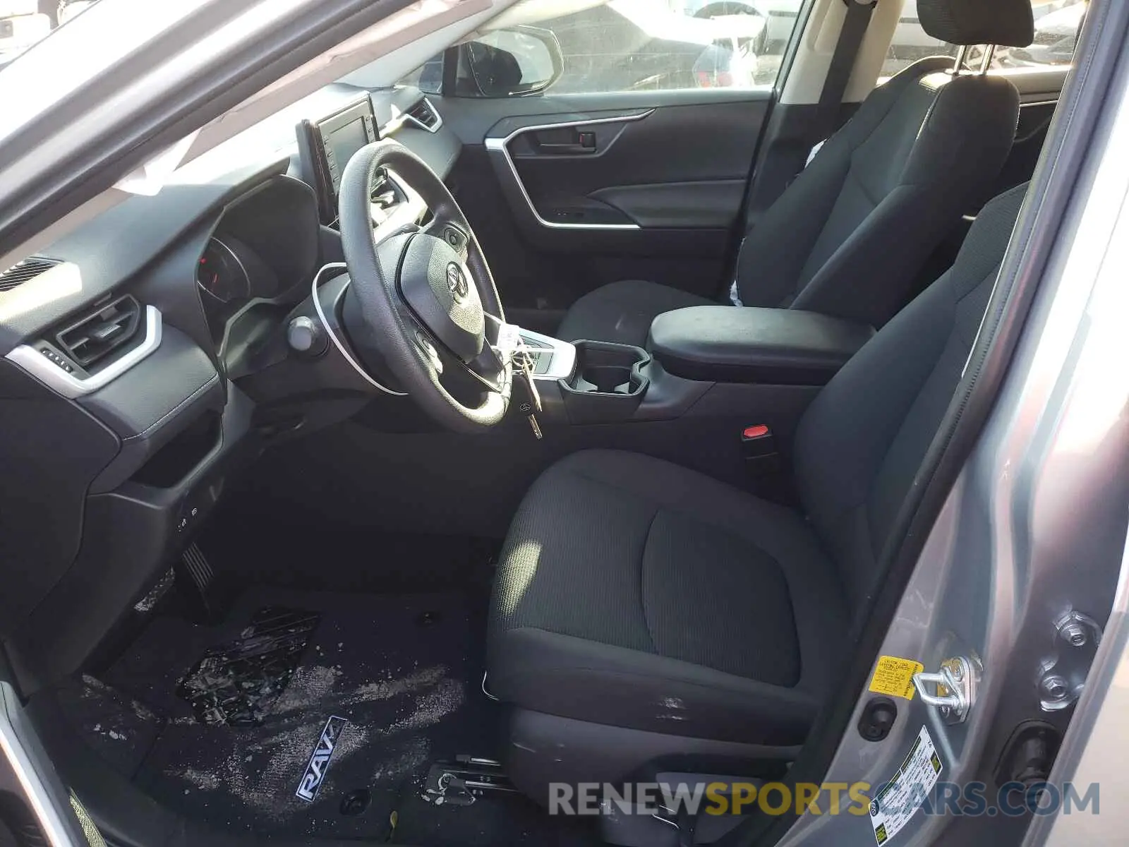 5 Photograph of a damaged car 2T3H1RFVXMW105203 TOYOTA RAV4 2021
