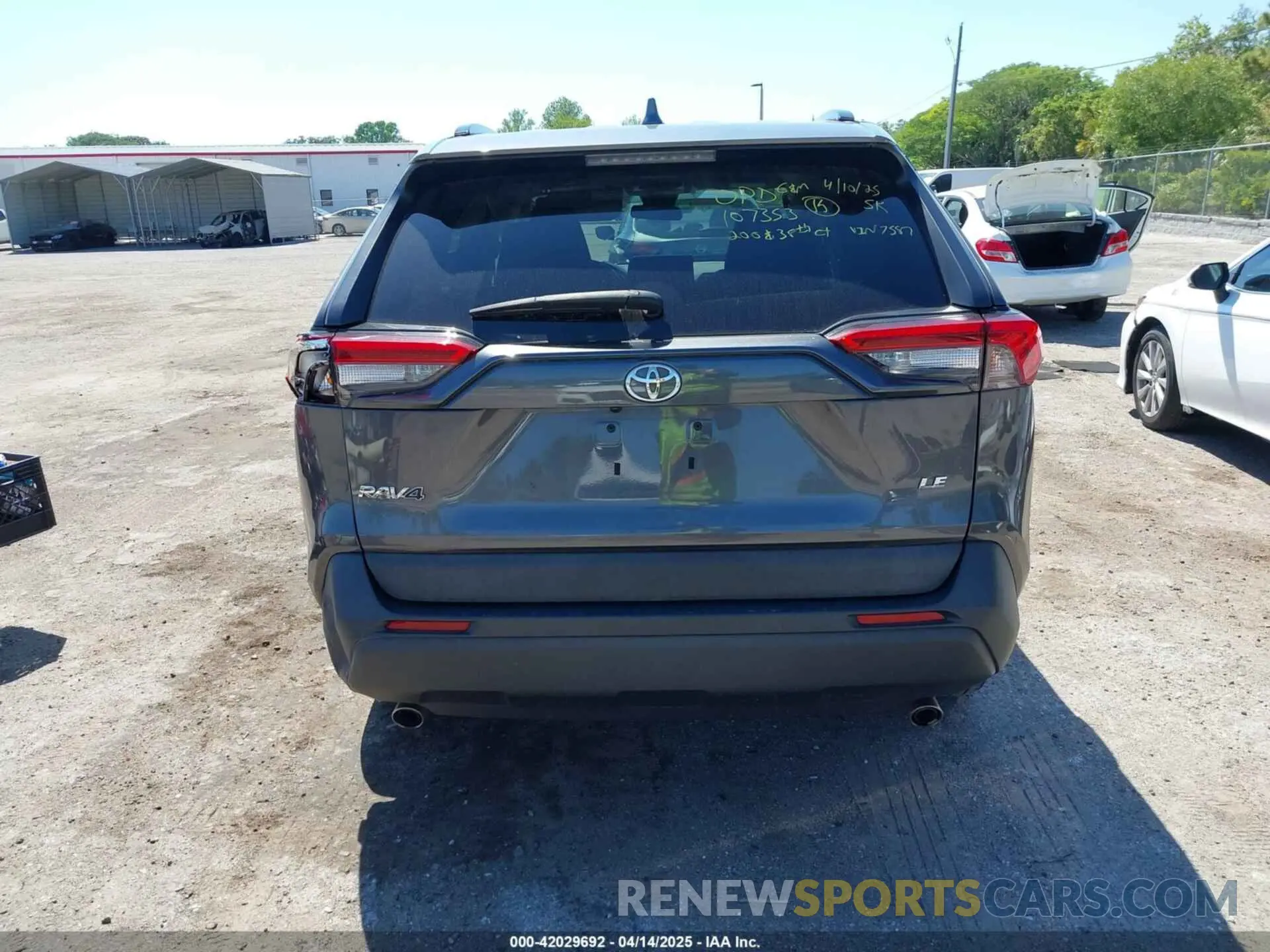 16 Photograph of a damaged car 2T3H1RFVXMW127587 TOYOTA RAV4 2021