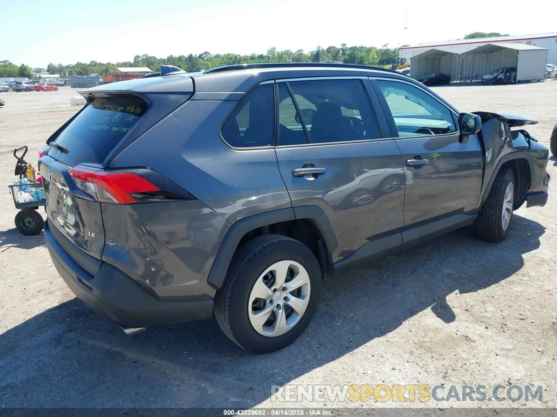 4 Photograph of a damaged car 2T3H1RFVXMW127587 TOYOTA RAV4 2021