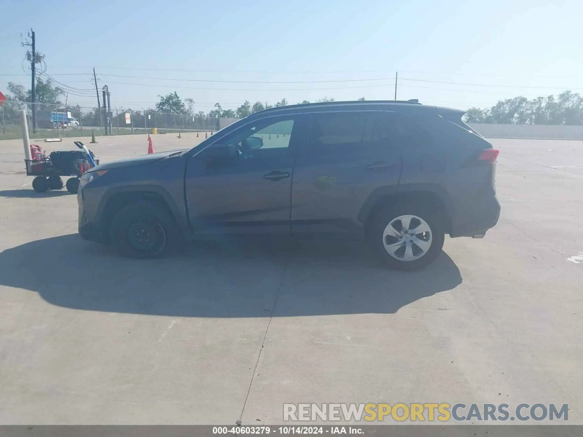 13 Photograph of a damaged car 2T3H1RFVXMW130070 TOYOTA RAV4 2021