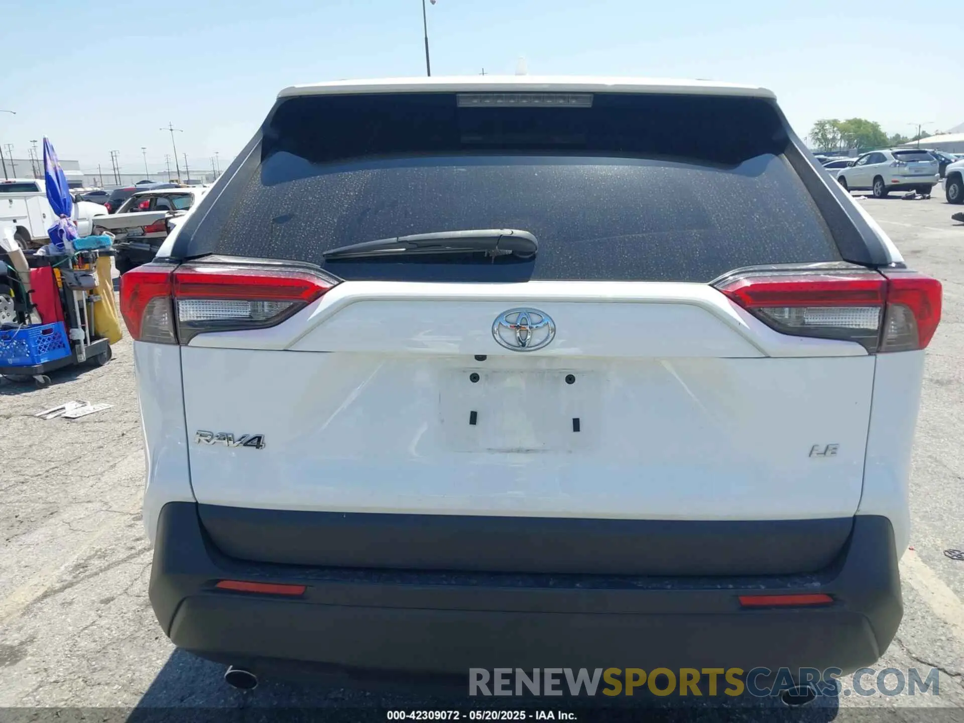 16 Photograph of a damaged car 2T3H1RFVXMW136774 TOYOTA RAV4 2021