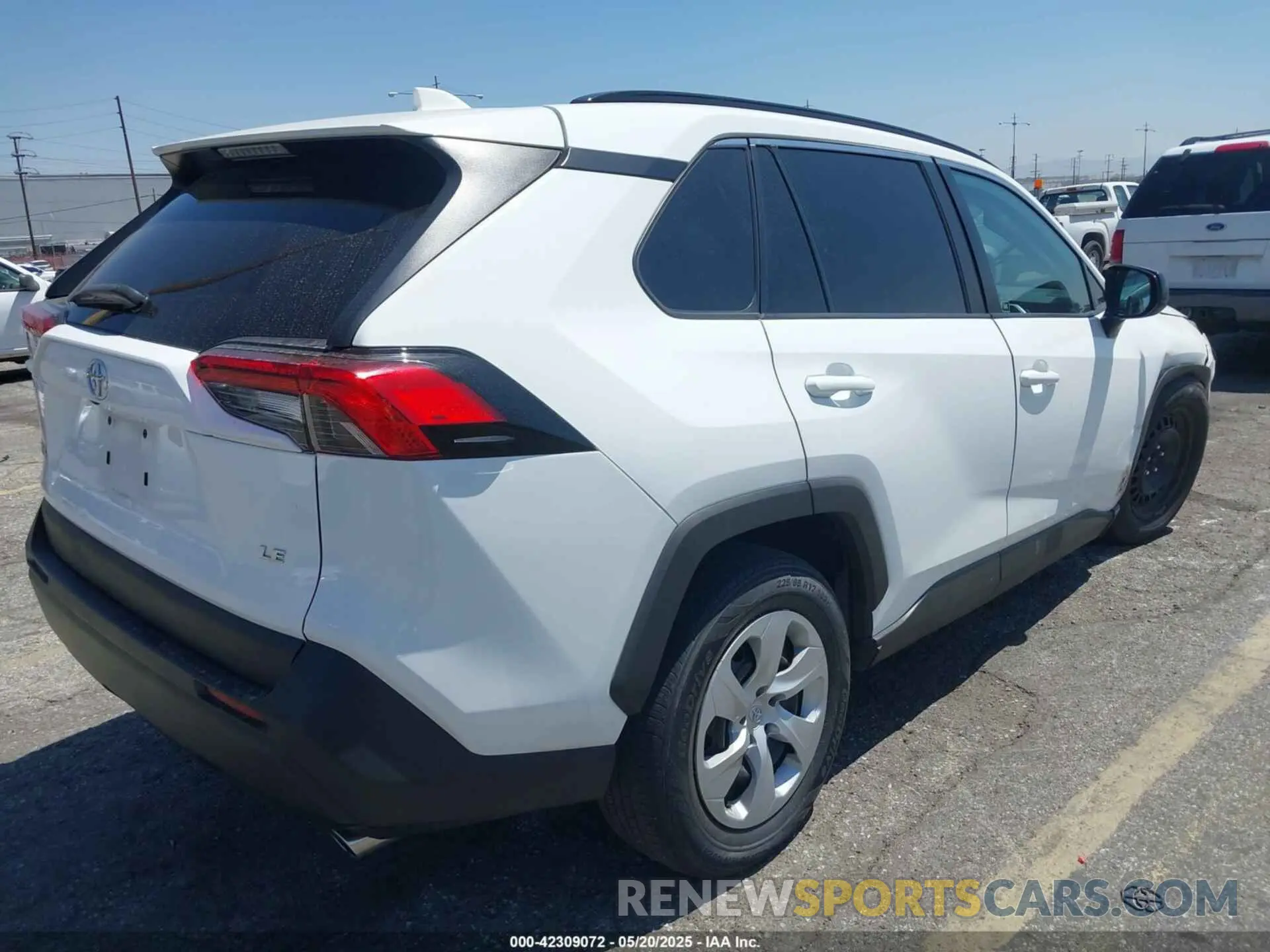 4 Photograph of a damaged car 2T3H1RFVXMW136774 TOYOTA RAV4 2021
