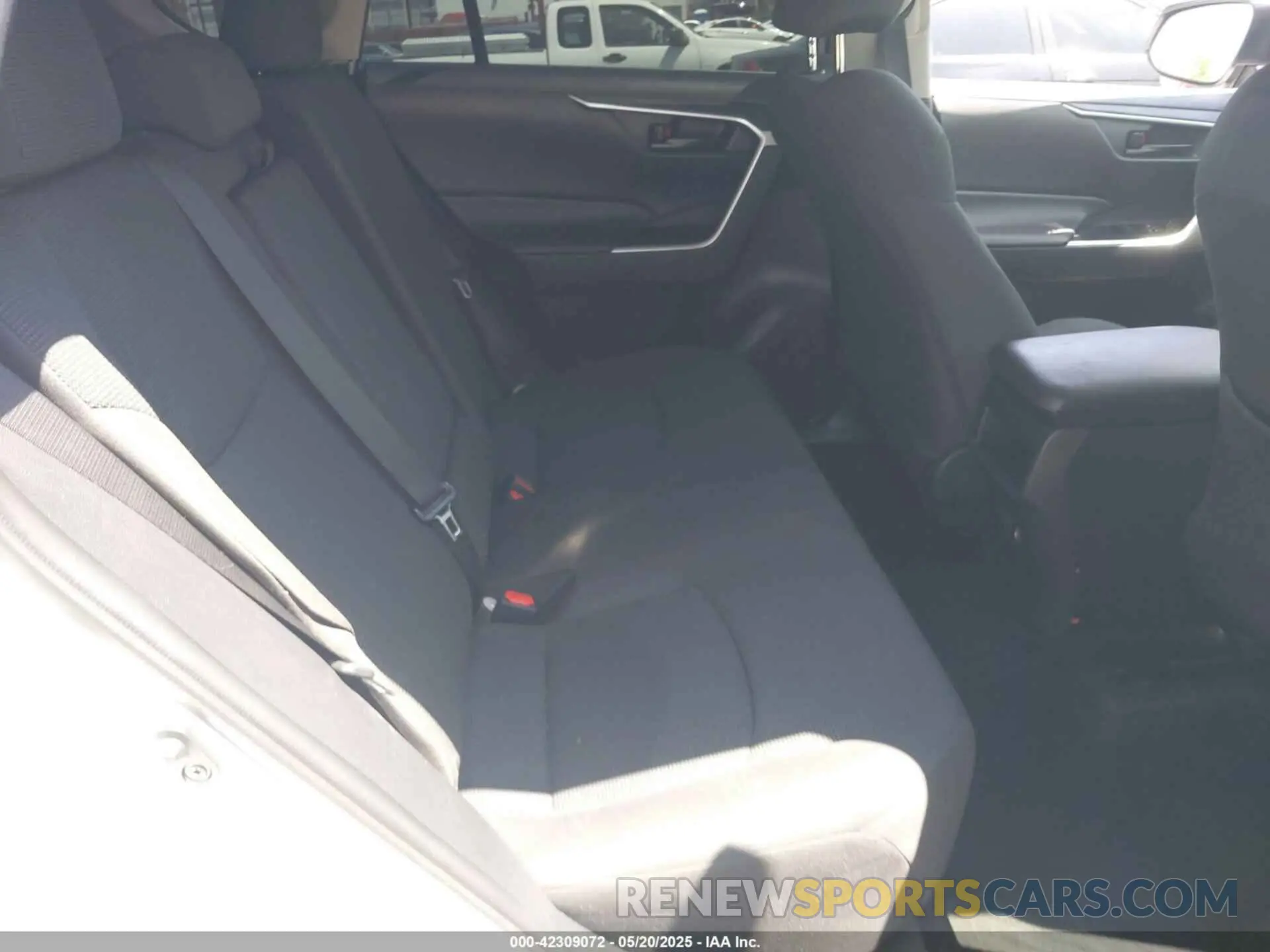 8 Photograph of a damaged car 2T3H1RFVXMW136774 TOYOTA RAV4 2021
