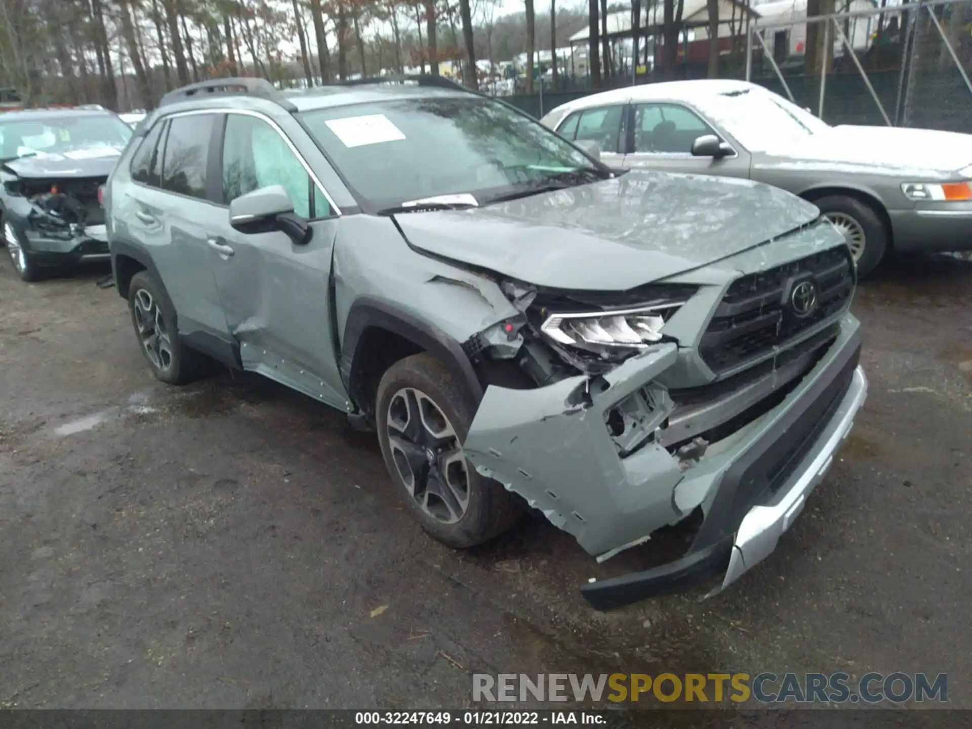 1 Photograph of a damaged car 2T3J1RFV4MW141650 TOYOTA RAV4 2021