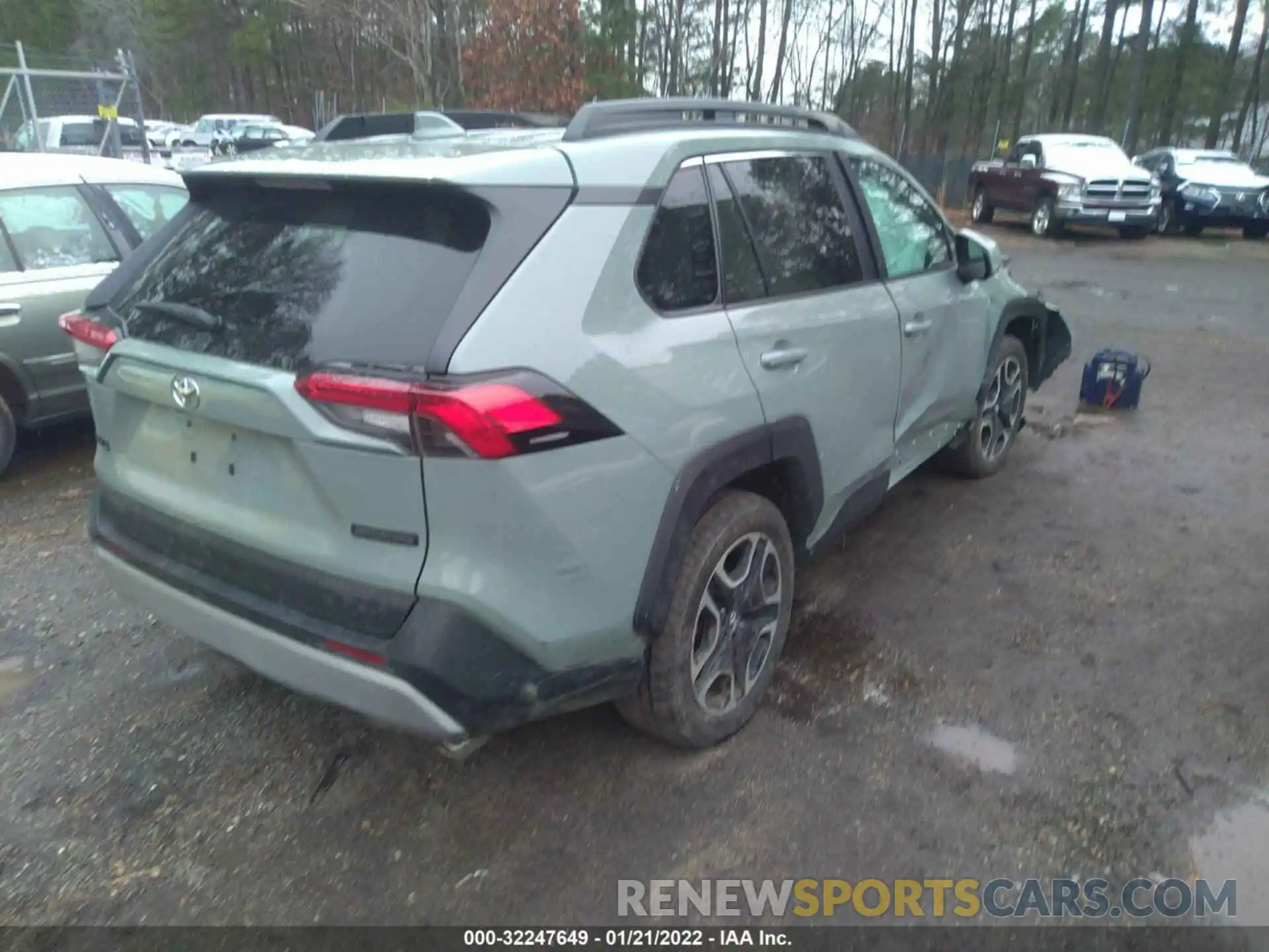 4 Photograph of a damaged car 2T3J1RFV4MW141650 TOYOTA RAV4 2021