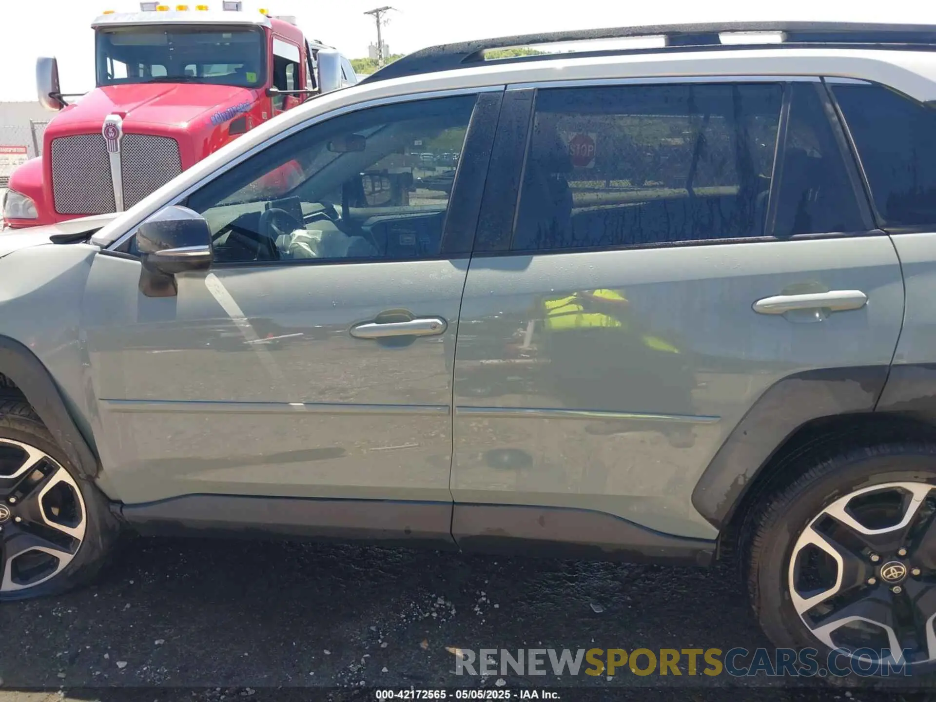 13 Photograph of a damaged car 2T3J1RFV5MW240963 TOYOTA RAV4 2021