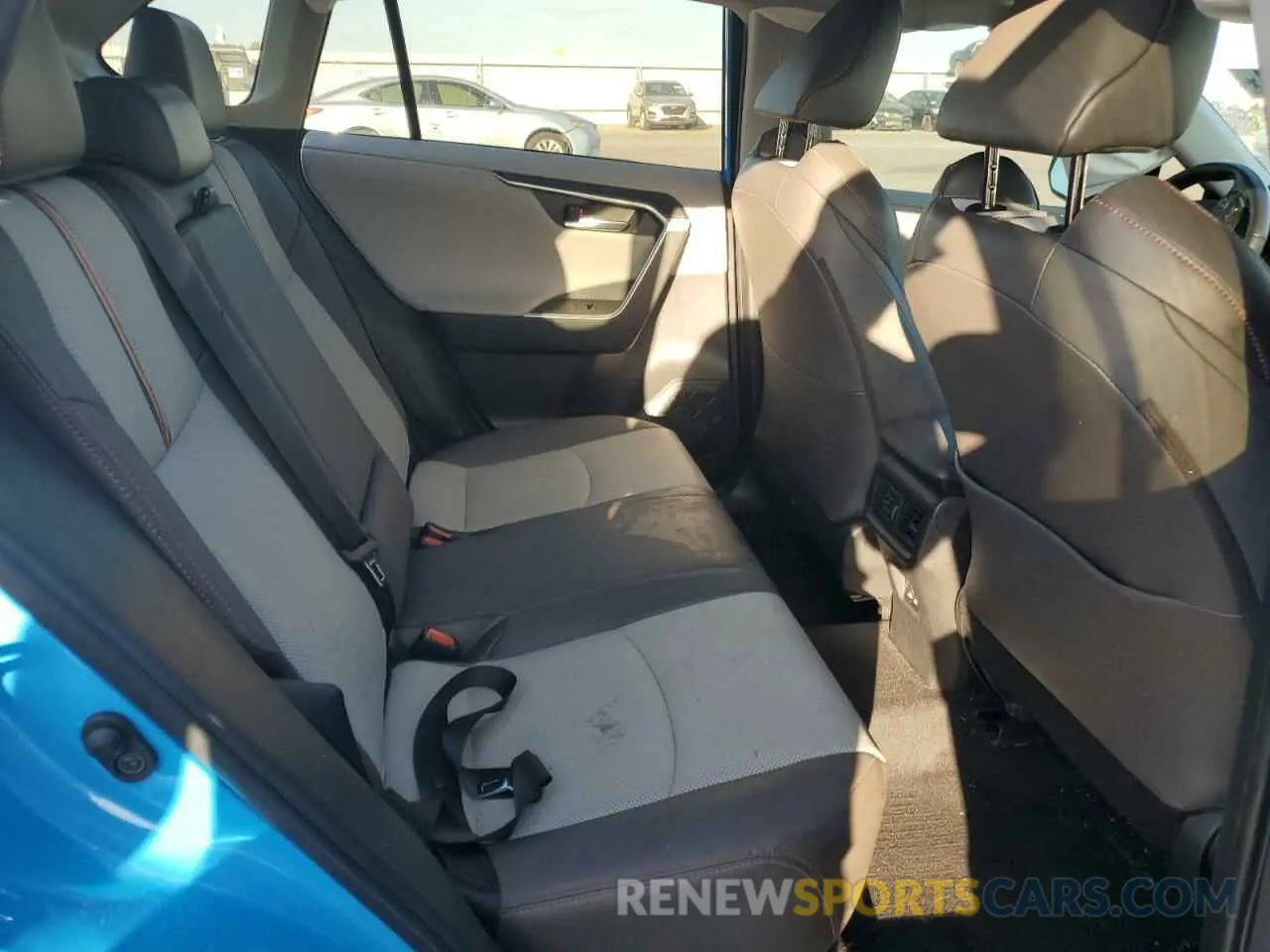10 Photograph of a damaged car 2T3J1RFV8MW247485 TOYOTA RAV4 2021