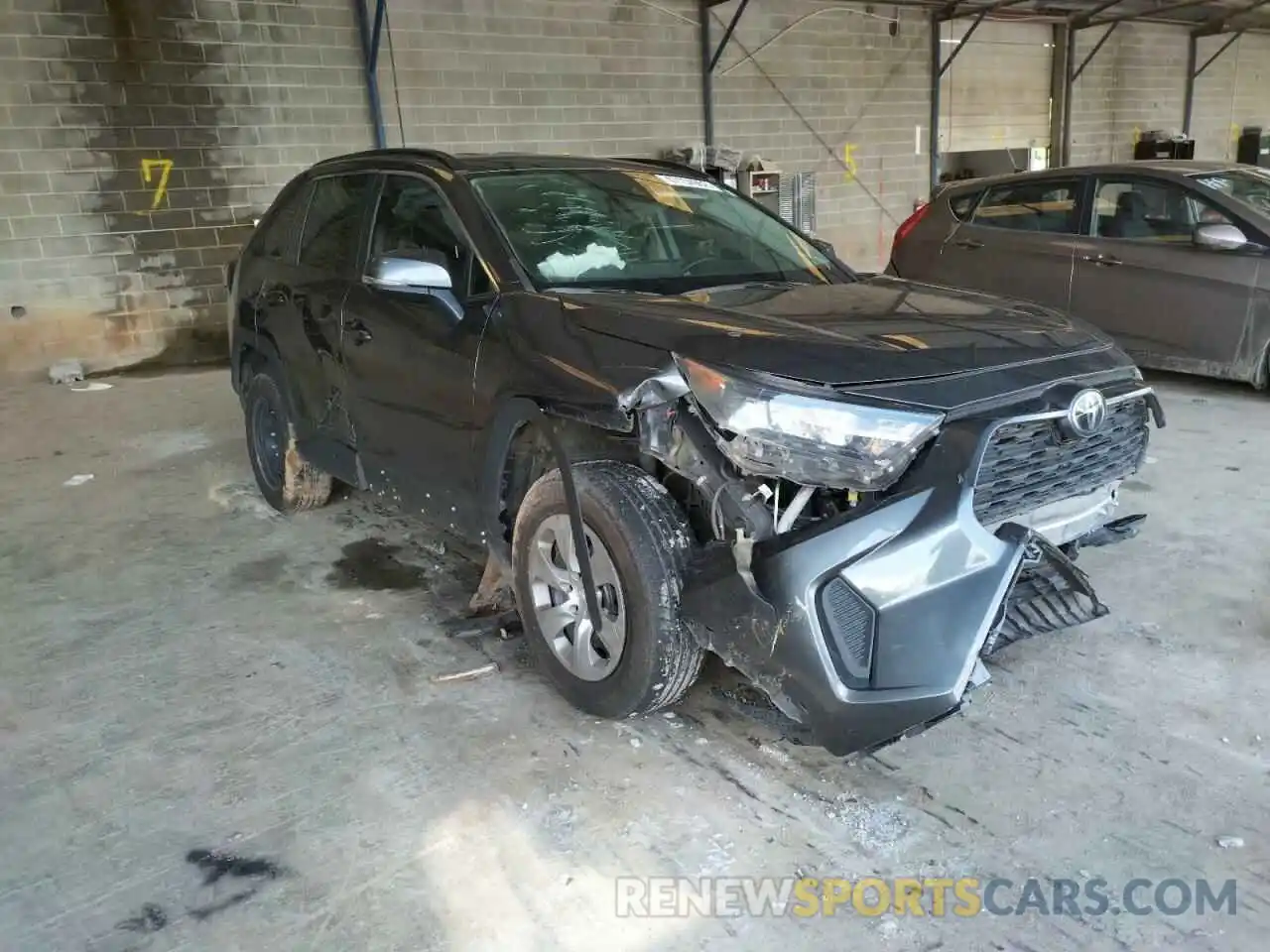 1 Photograph of a damaged car 2T3K1RFV0MC087298 TOYOTA RAV4 2021