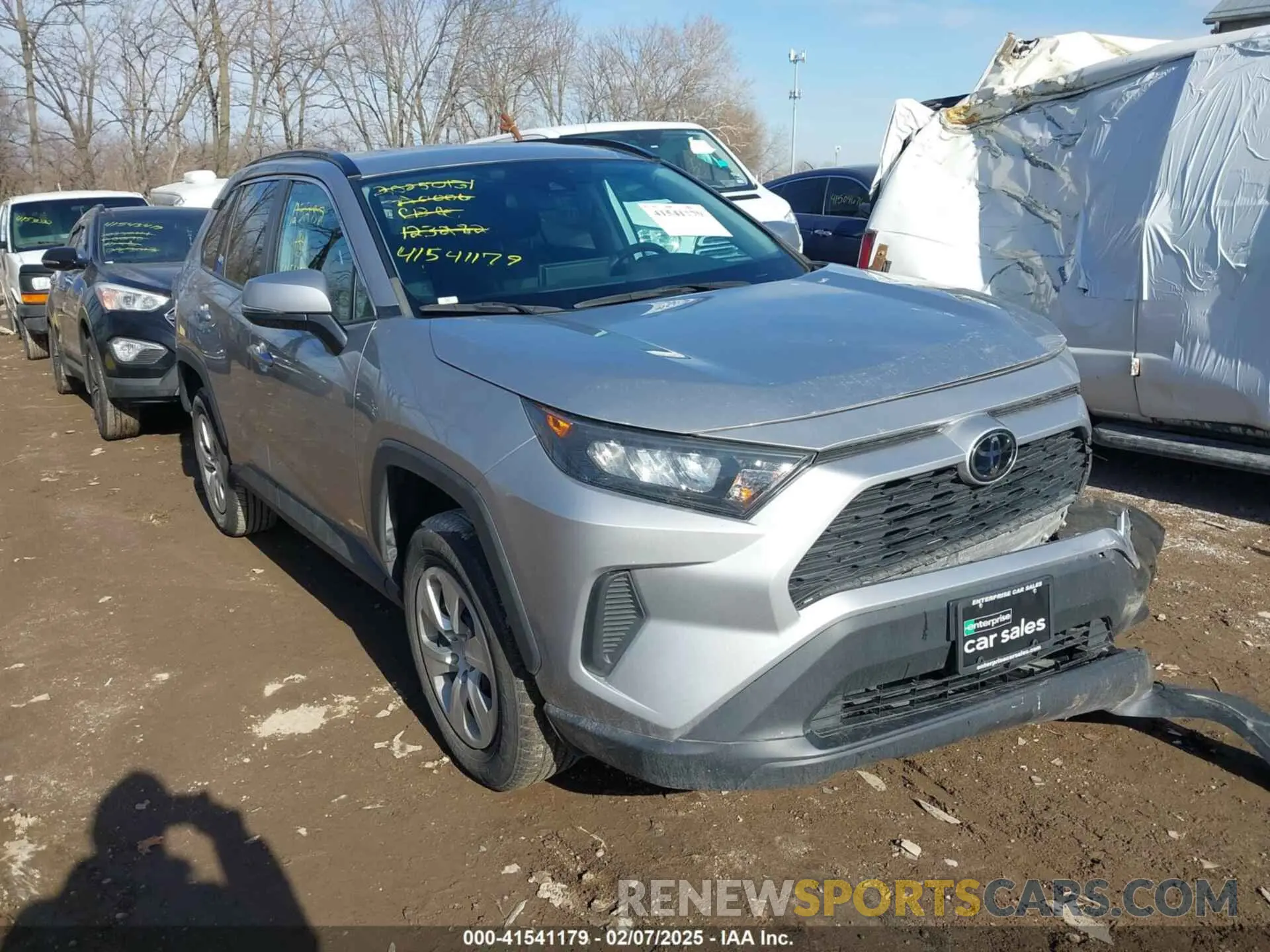 1 Photograph of a damaged car 2T3K1RFV2MC123282 TOYOTA RAV4 2021