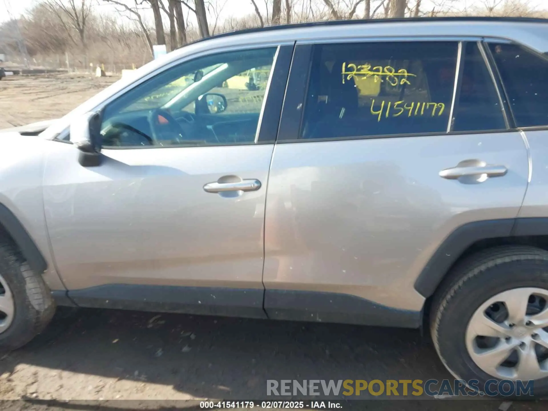 15 Photograph of a damaged car 2T3K1RFV2MC123282 TOYOTA RAV4 2021