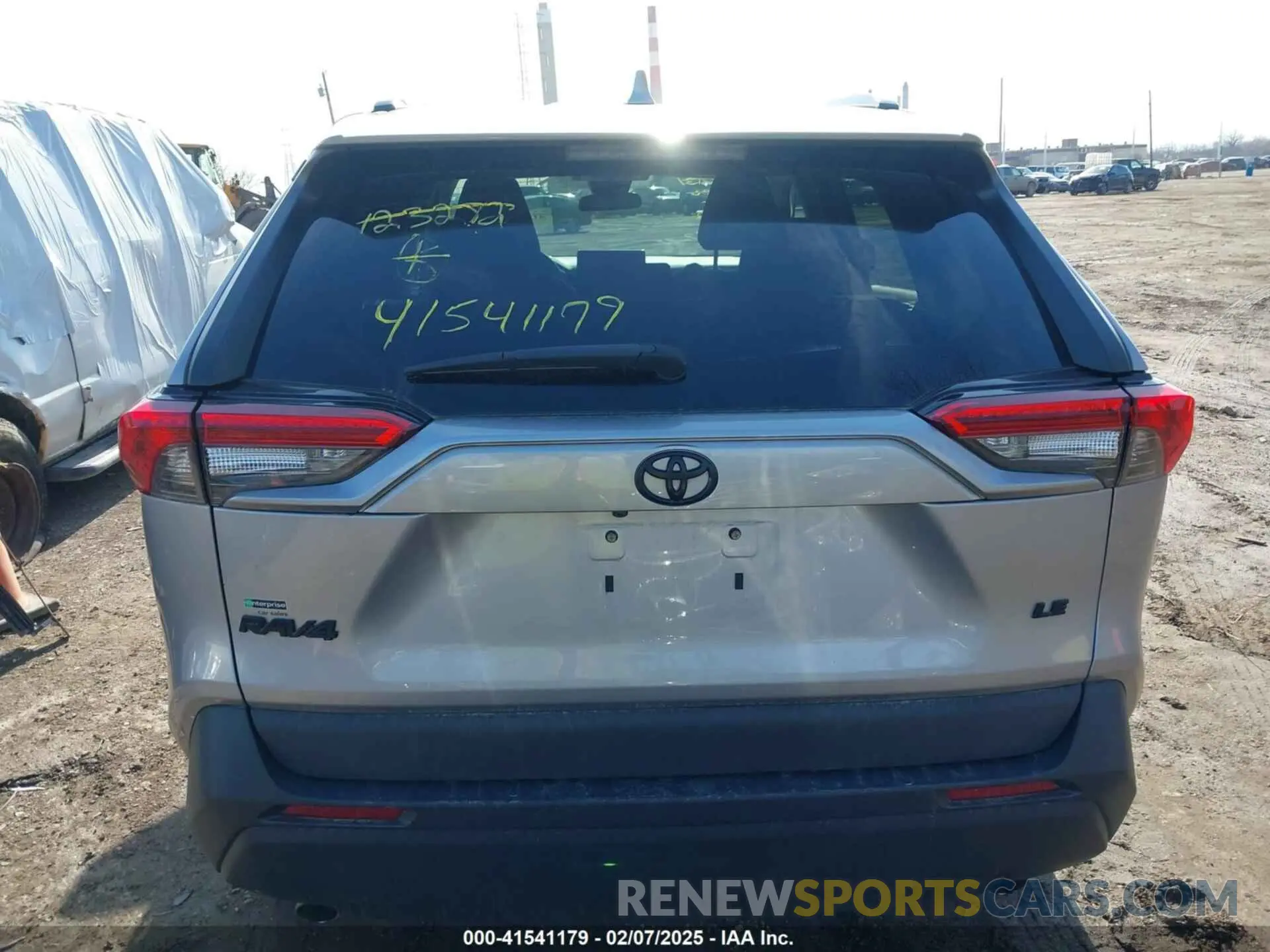 17 Photograph of a damaged car 2T3K1RFV2MC123282 TOYOTA RAV4 2021