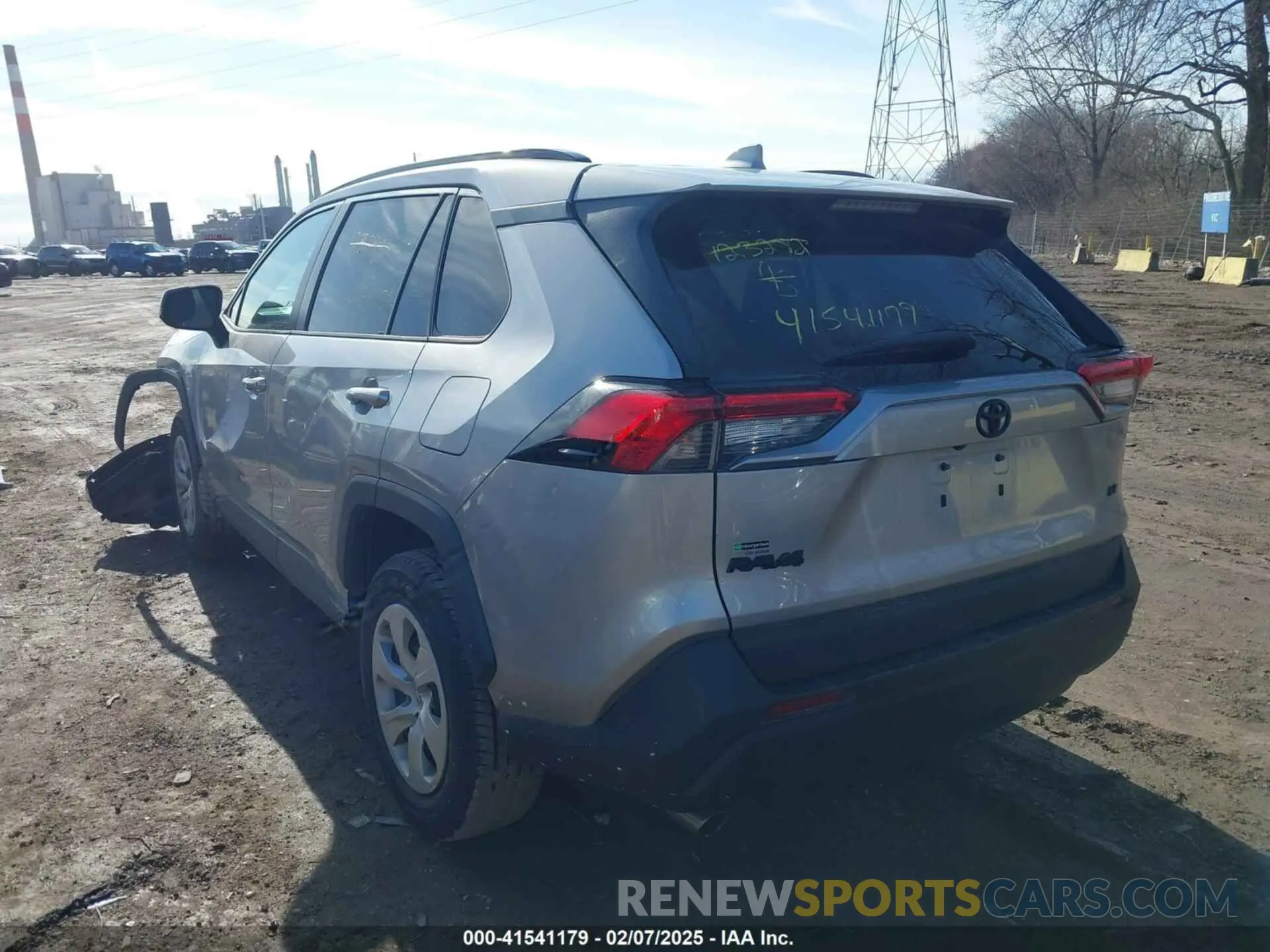 3 Photograph of a damaged car 2T3K1RFV2MC123282 TOYOTA RAV4 2021
