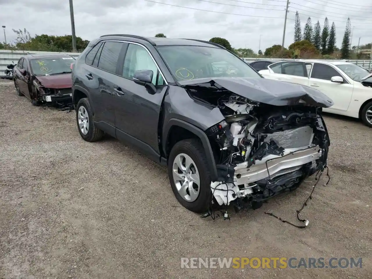 1 Photograph of a damaged car 2T3K1RFV3MC133741 TOYOTA RAV4 2021