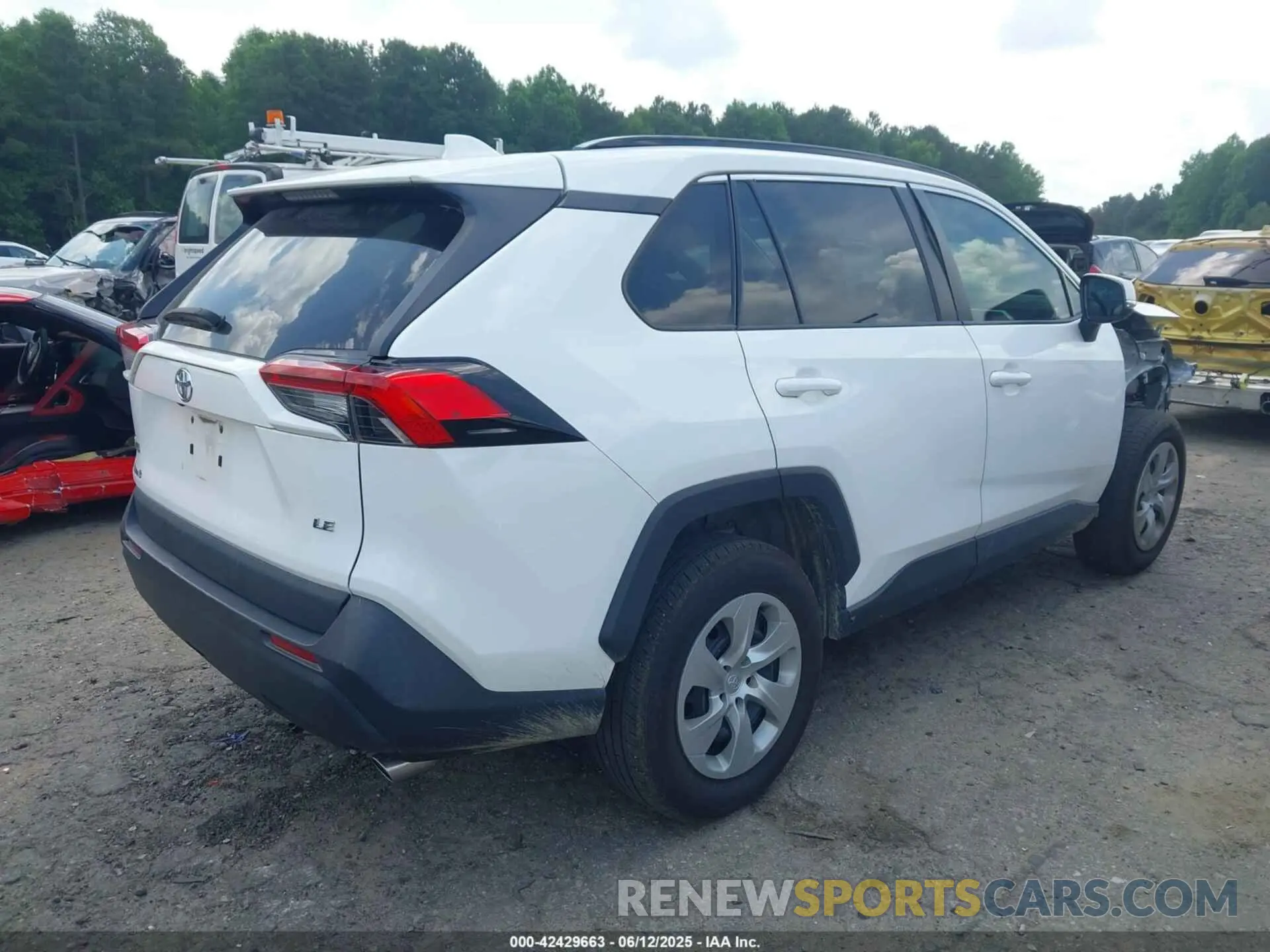 4 Photograph of a damaged car 2T3K1RFV7MC171442 TOYOTA RAV4 2021