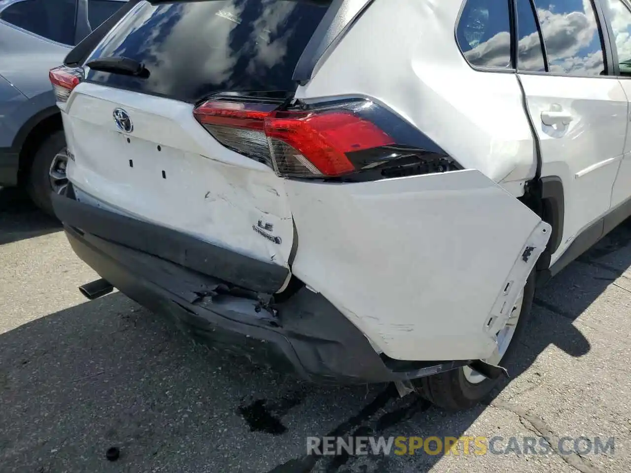 9 Photograph of a damaged car 2T3L6RFVXMW004917 TOYOTA RAV4 2021