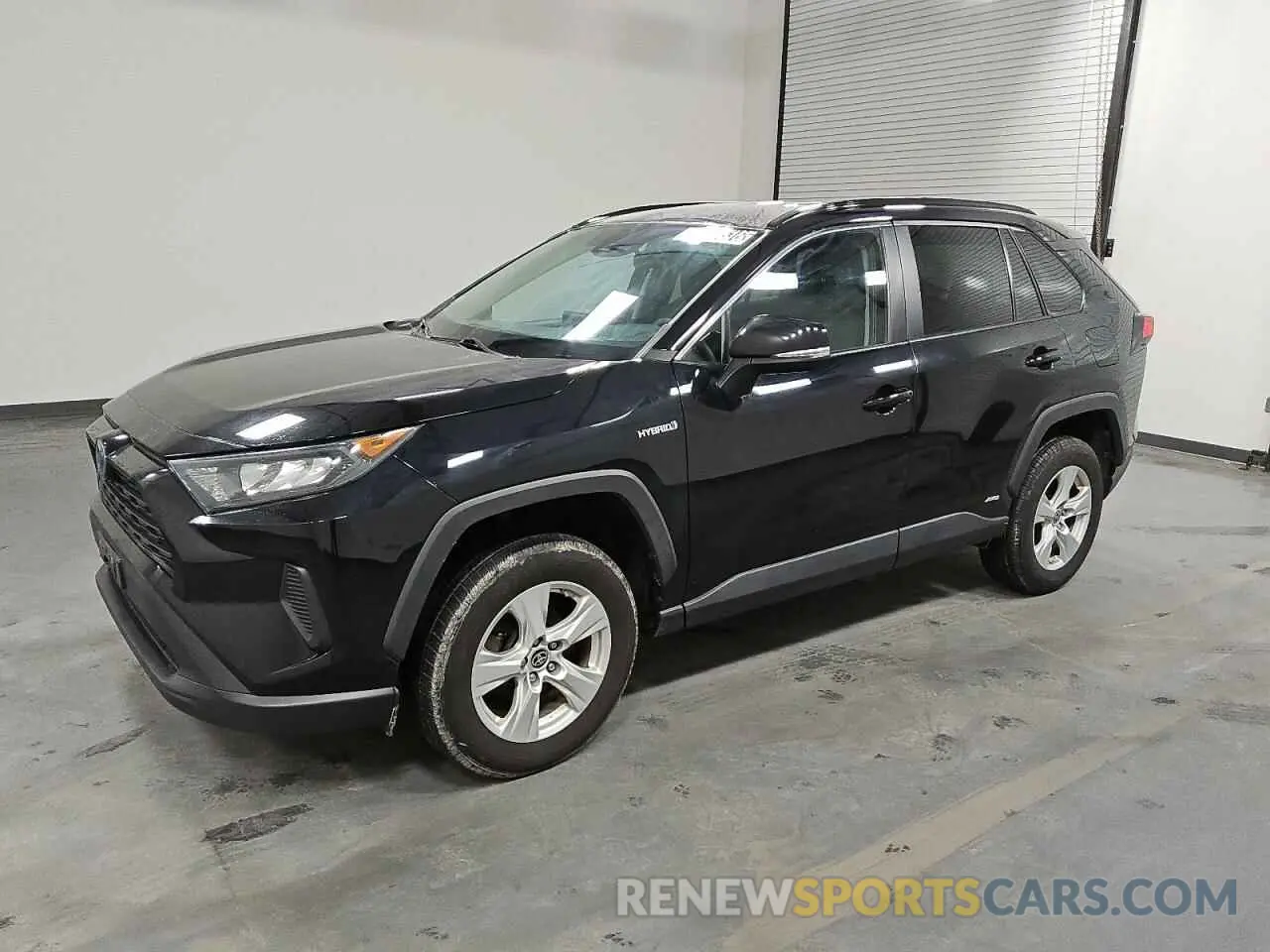 1 Photograph of a damaged car 2T3MWRFV3MW111697 TOYOTA RAV4 2021