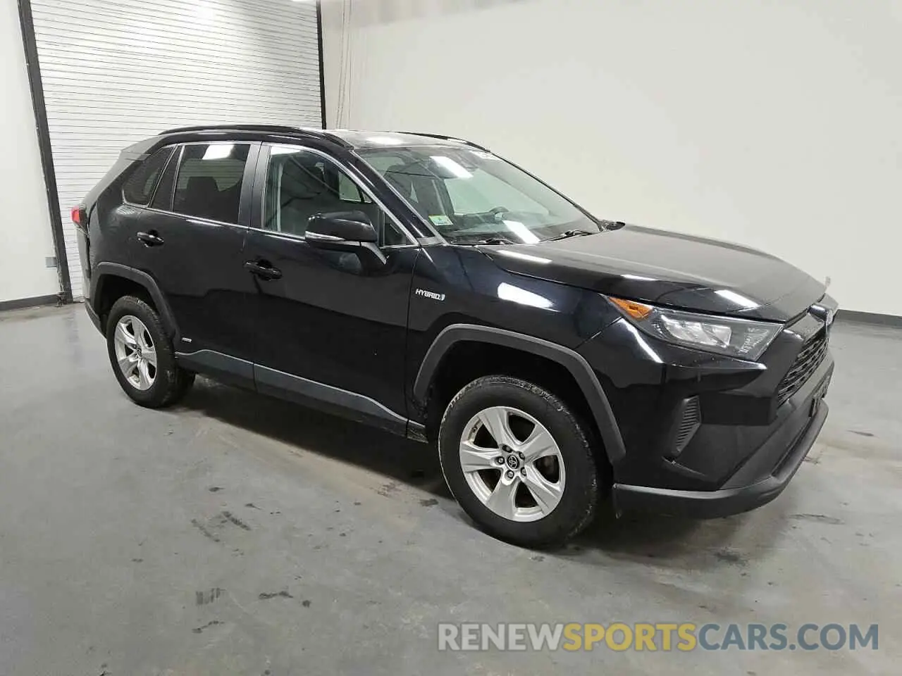 4 Photograph of a damaged car 2T3MWRFV3MW111697 TOYOTA RAV4 2021