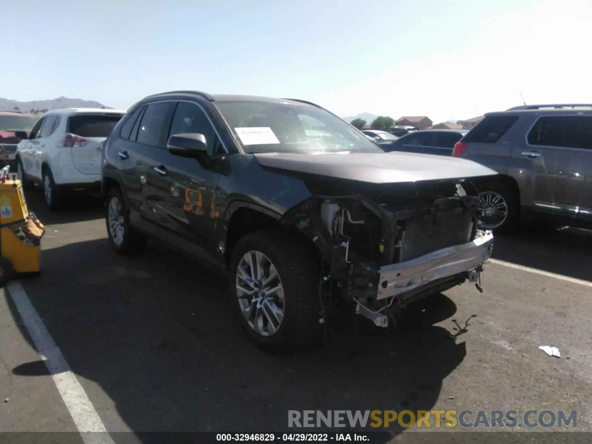 1 Photograph of a damaged car 2T3N1RFV2MC142895 TOYOTA RAV4 2021