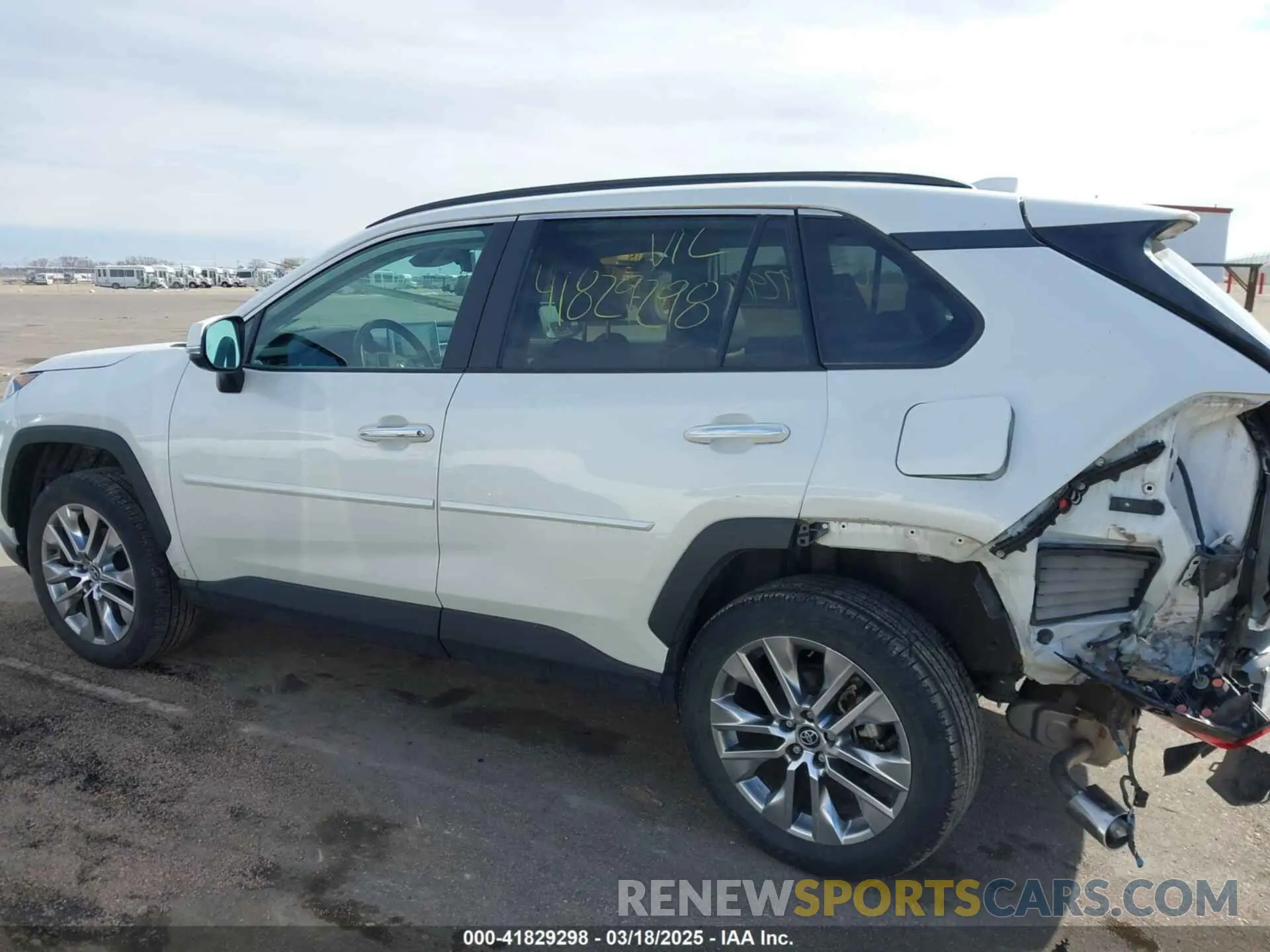 14 Photograph of a damaged car 2T3N1RFV4MW164430 TOYOTA RAV4 2021