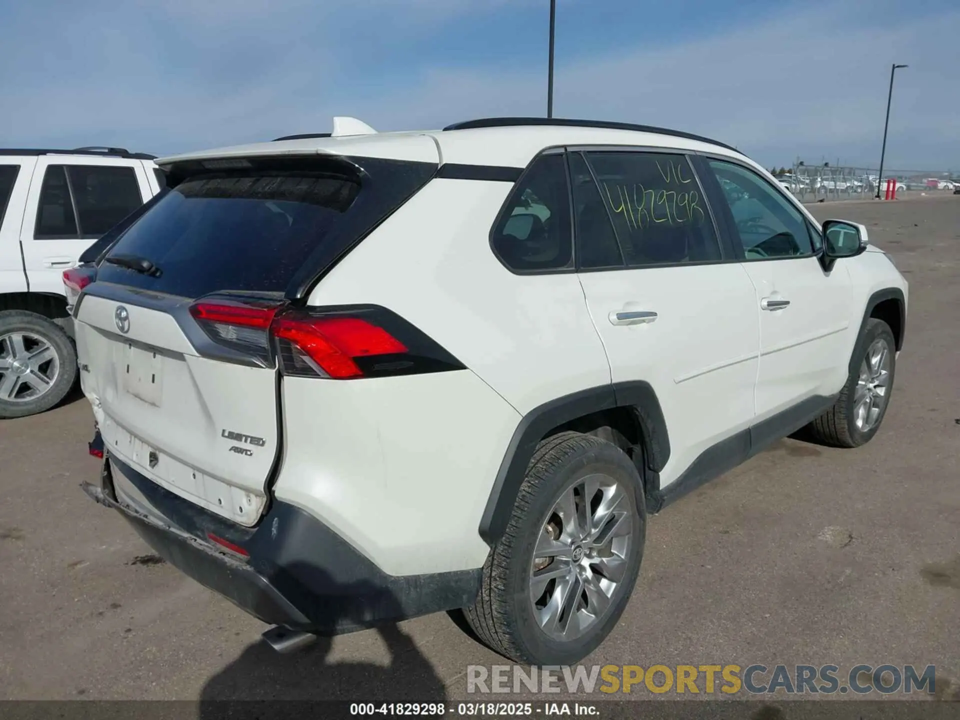 4 Photograph of a damaged car 2T3N1RFV4MW164430 TOYOTA RAV4 2021