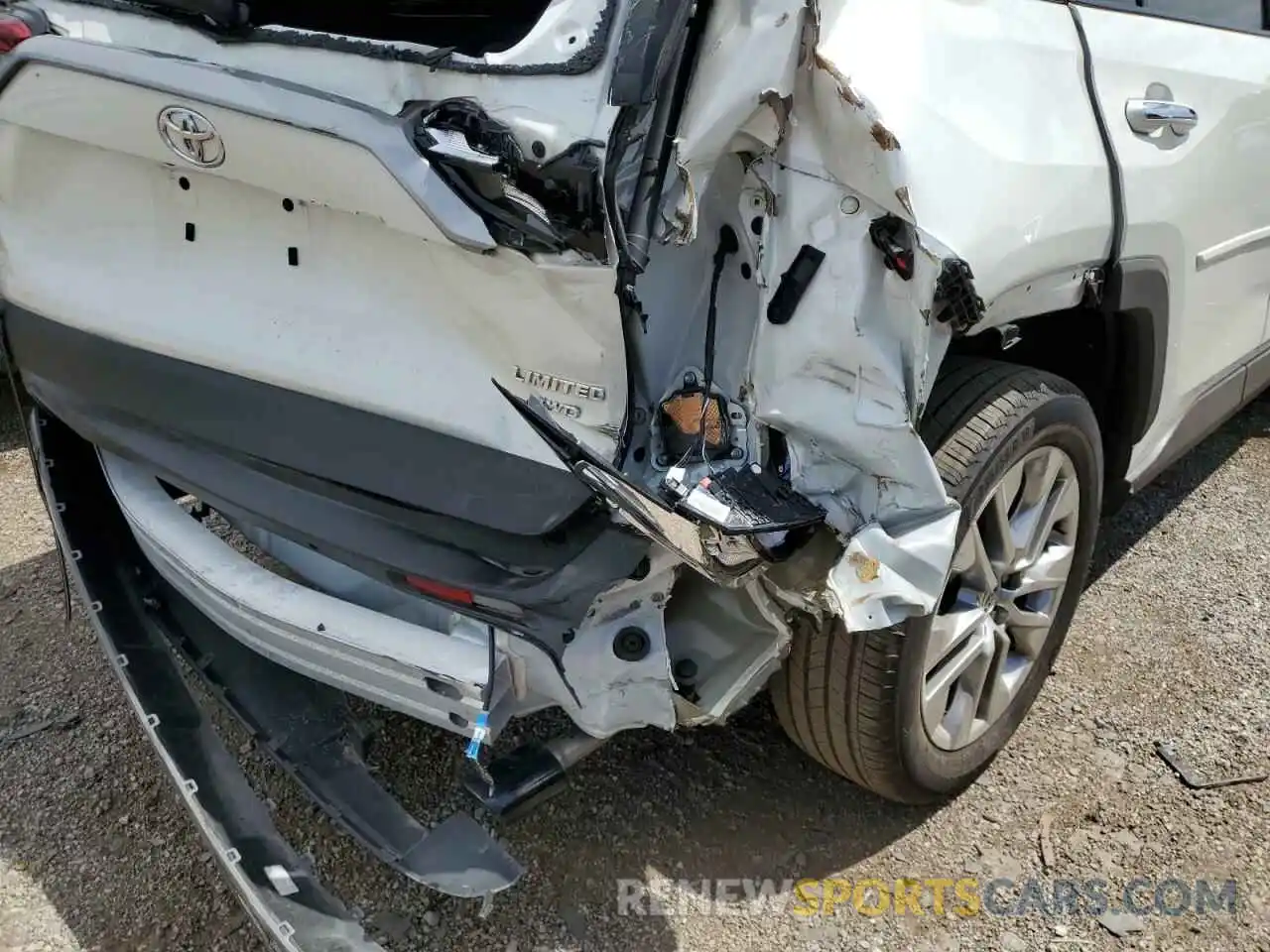 9 Photograph of a damaged car 2T3N1RFV9MW222662 TOYOTA RAV4 2021