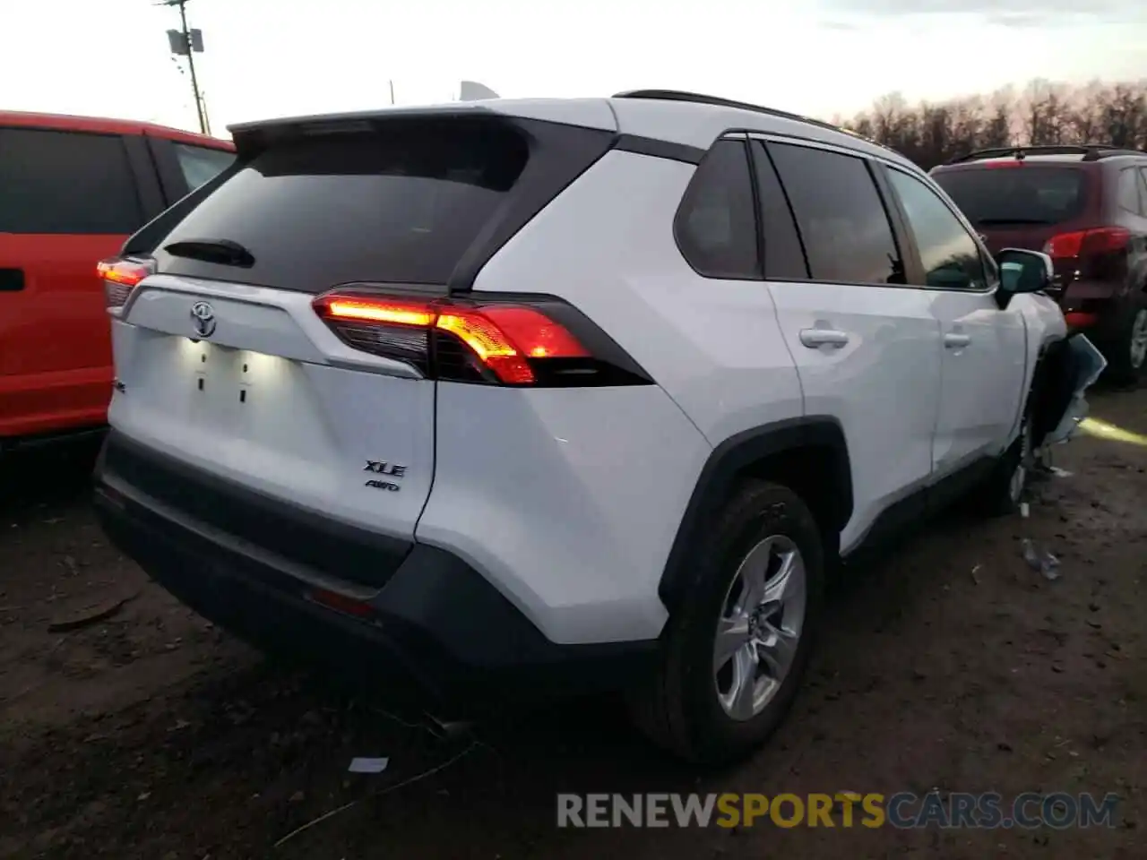 4 Photograph of a damaged car 2T3P1RFV0MC157825 TOYOTA RAV4 2021